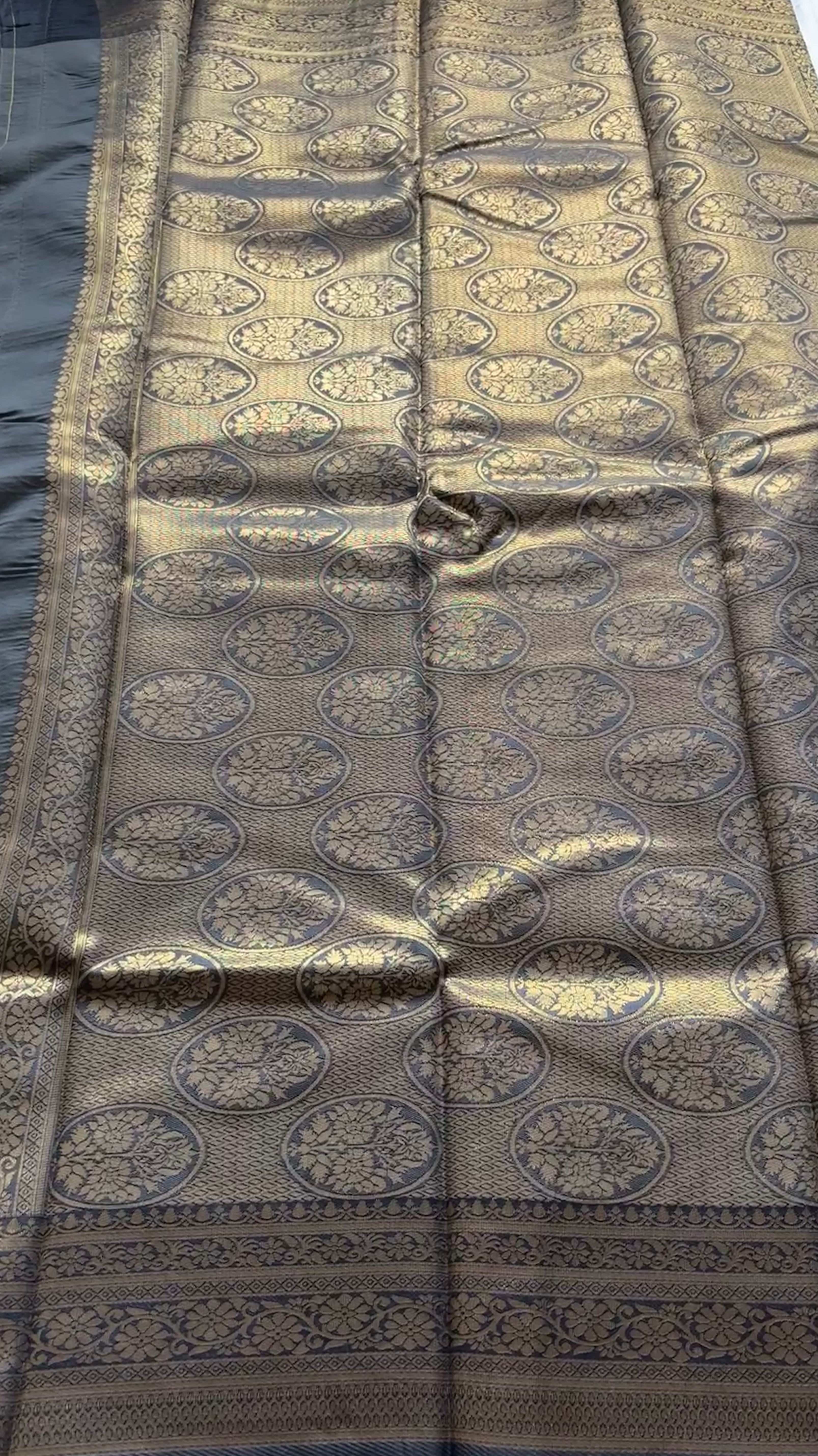 semi soft silk with Kanchi borders Kr63