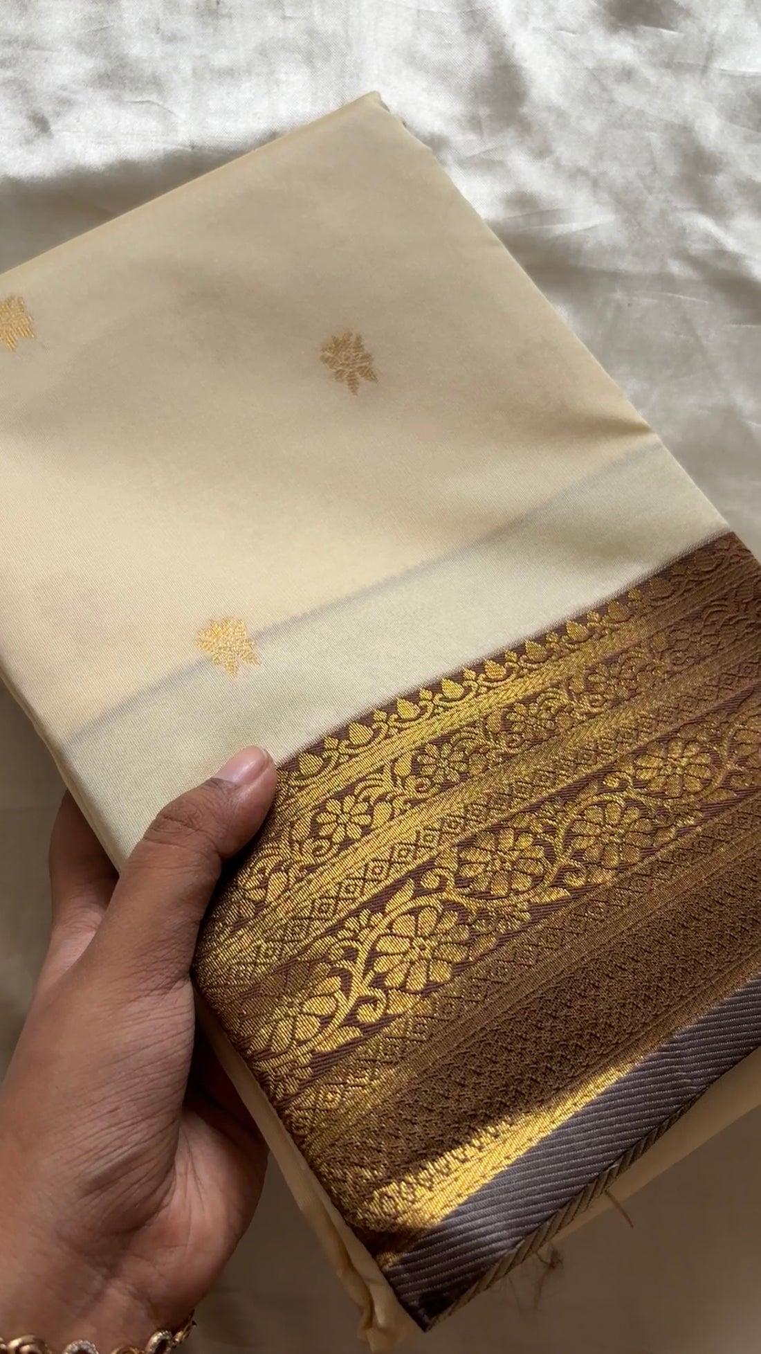 semi soft silk with Kanchi borders kR 72