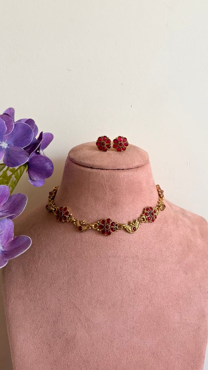 Flower choker