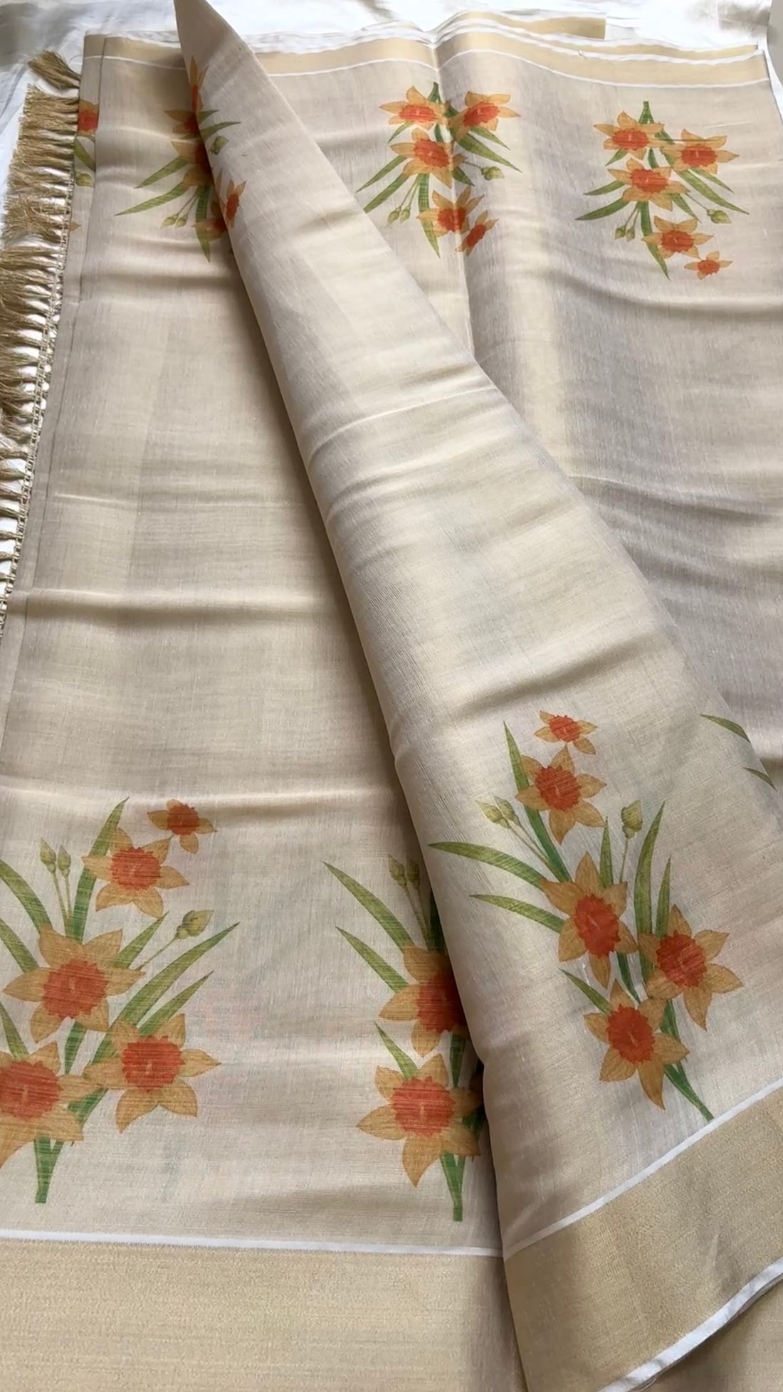 Soft cotton tissue mix flower motif saree