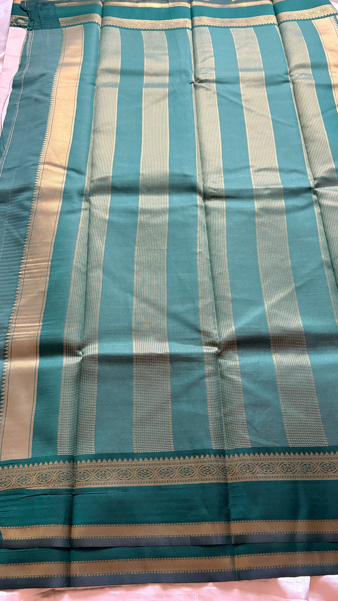 semi soft silk with retta patta border kr 90
