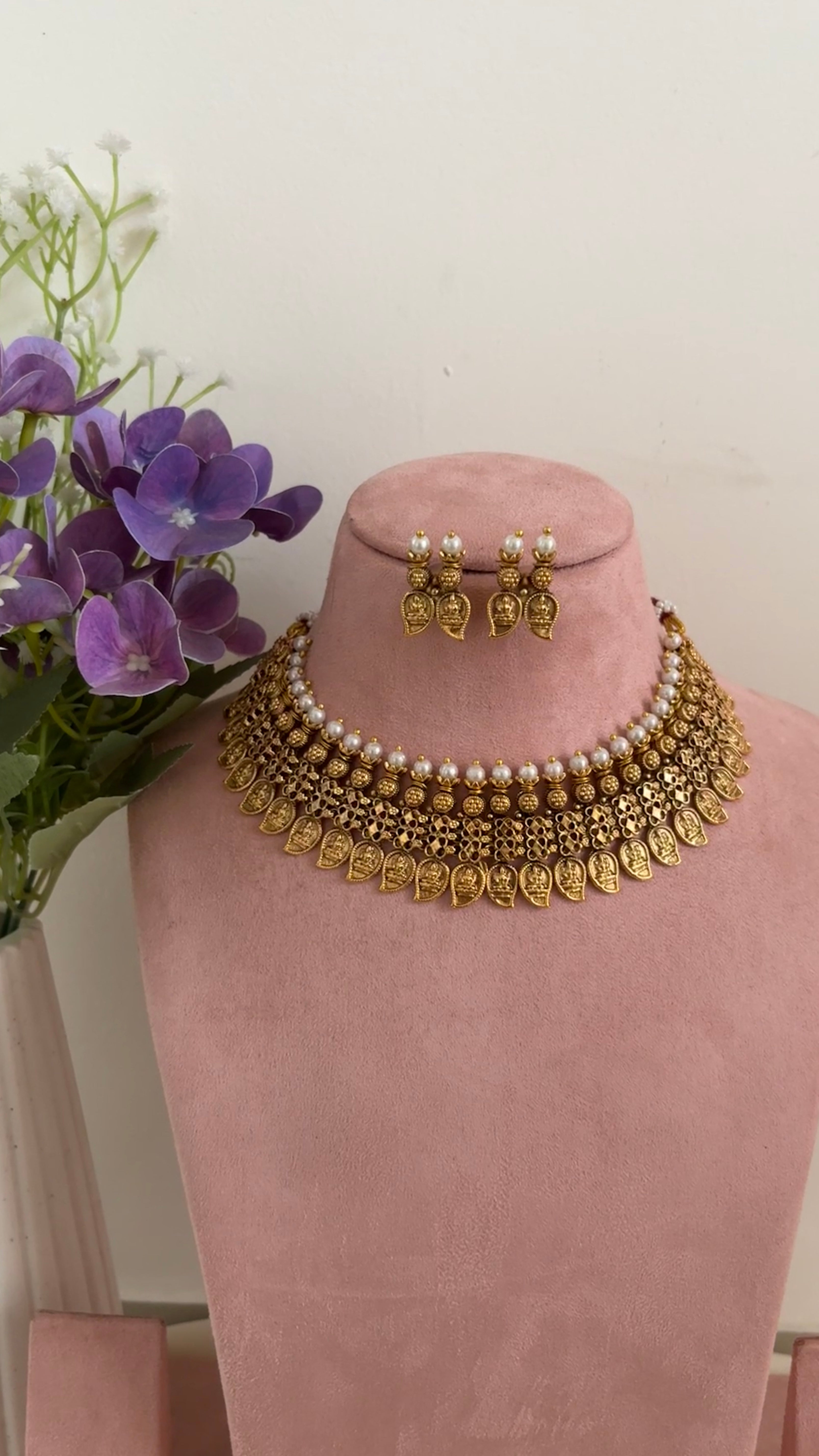 Gold inspired necklace
