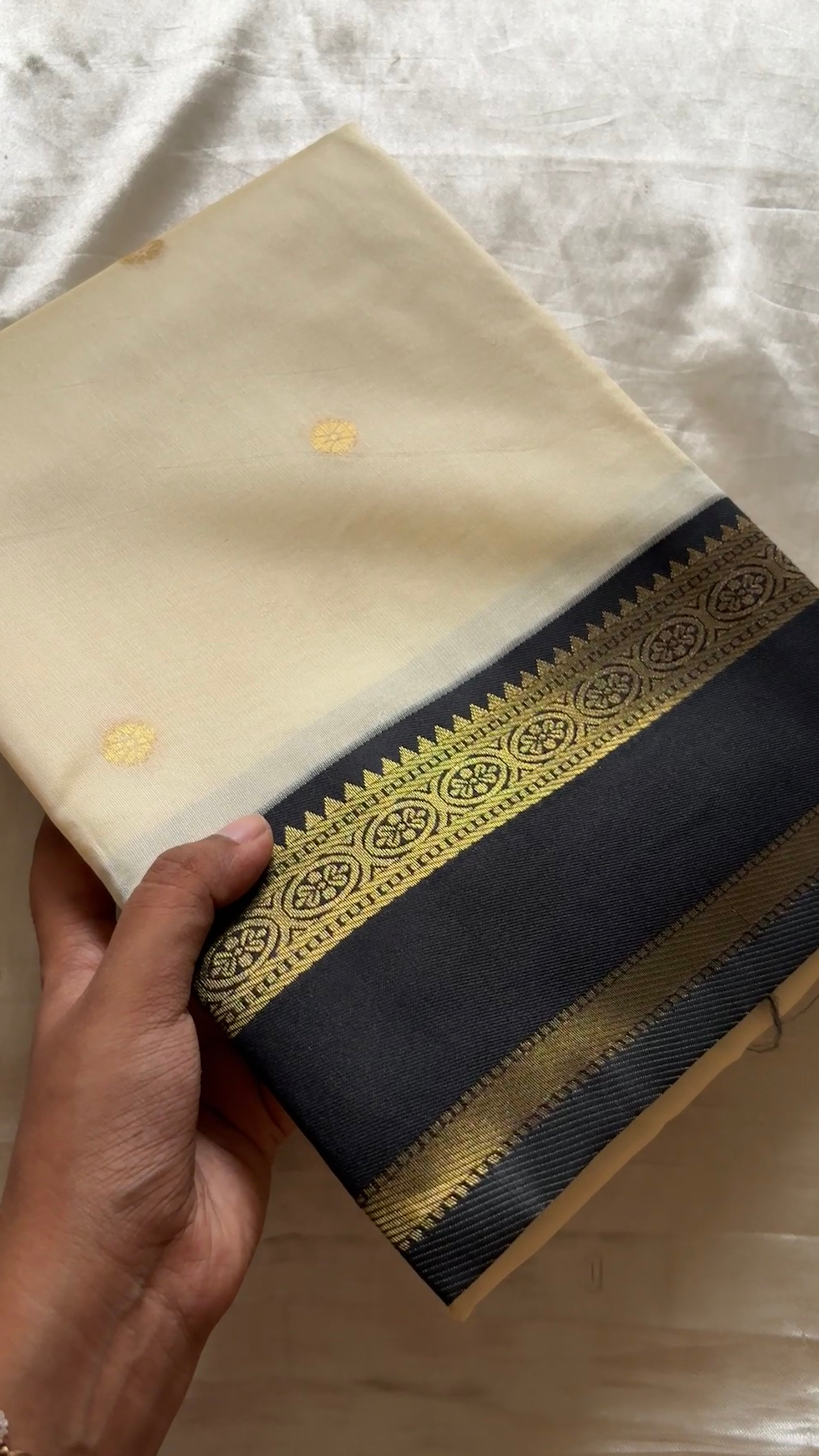 semi soft silk with retta patta border kr 32