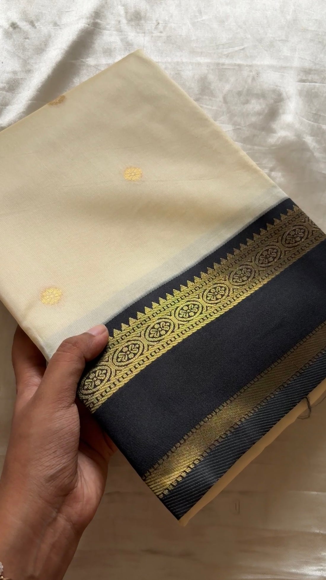 semi soft silk with retta patta border kr 32