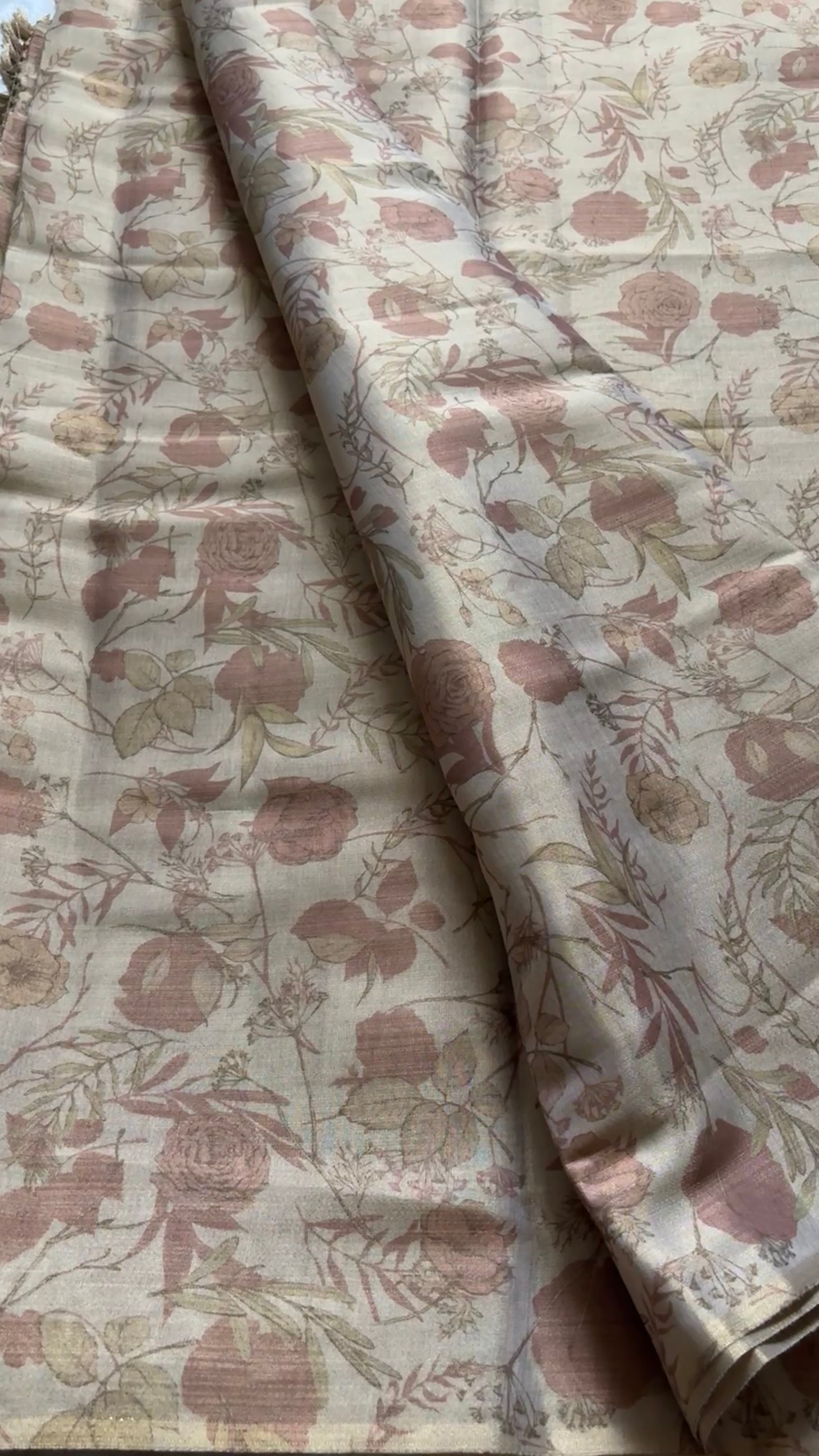 Golden soft tissue with Floral motifs kr117