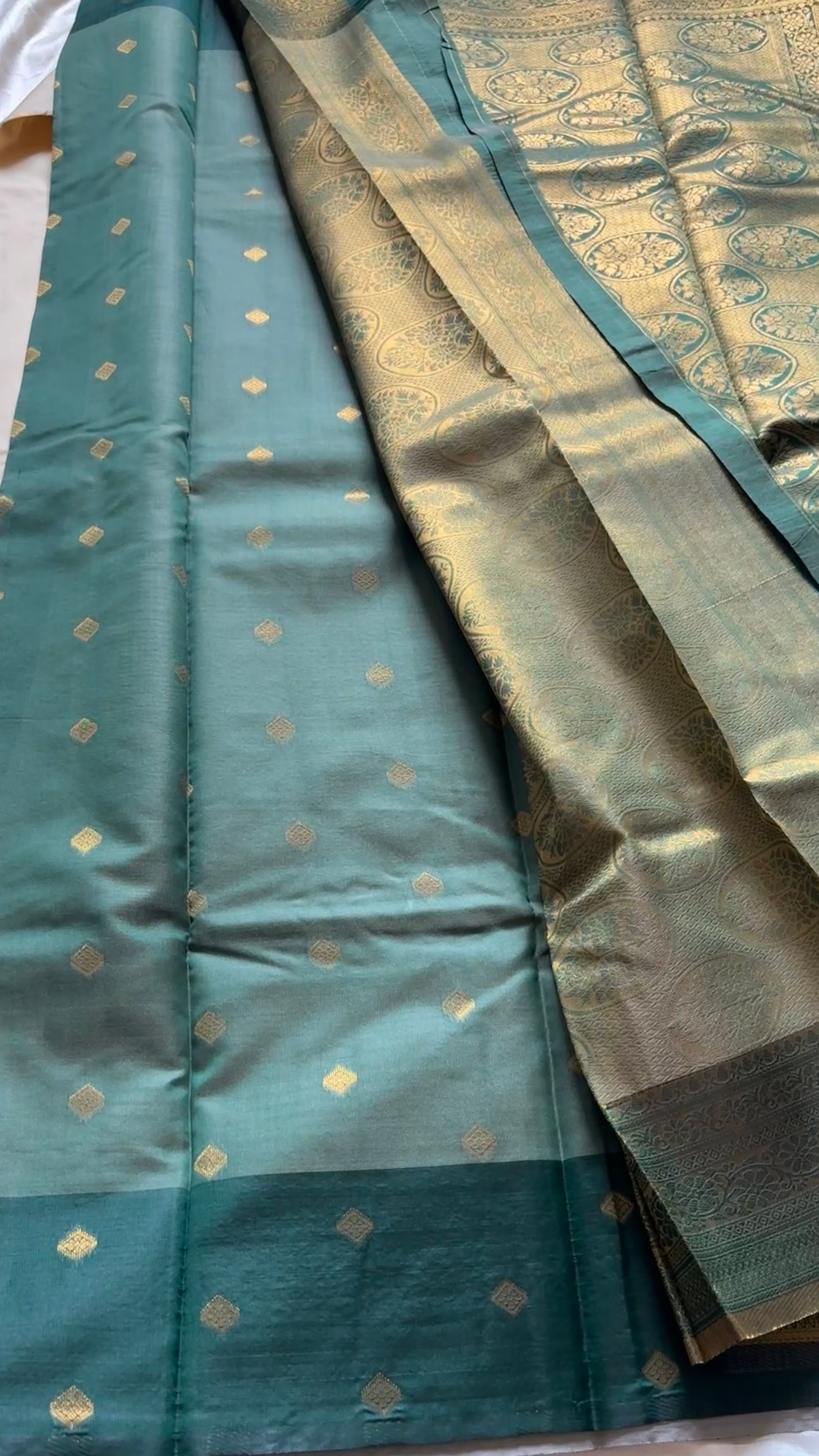semi soft silk with Kanchi borders KR27