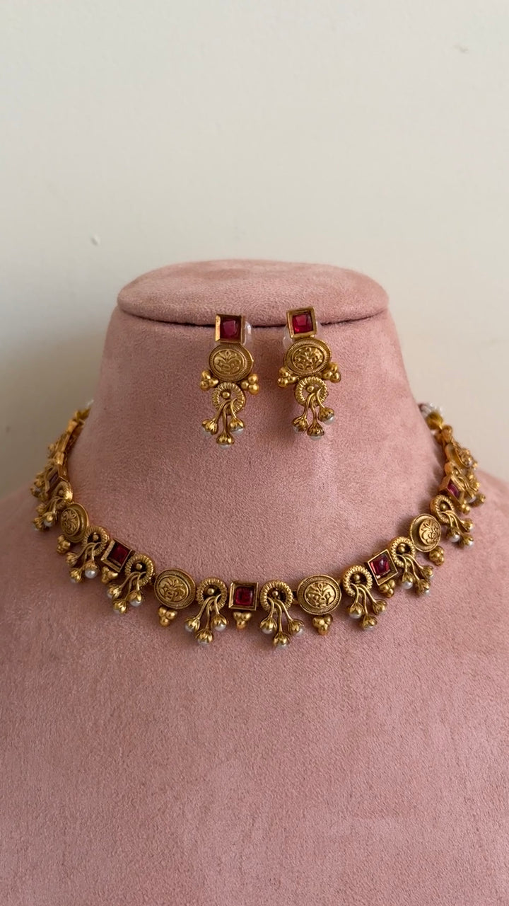 Floral mate gold necklace