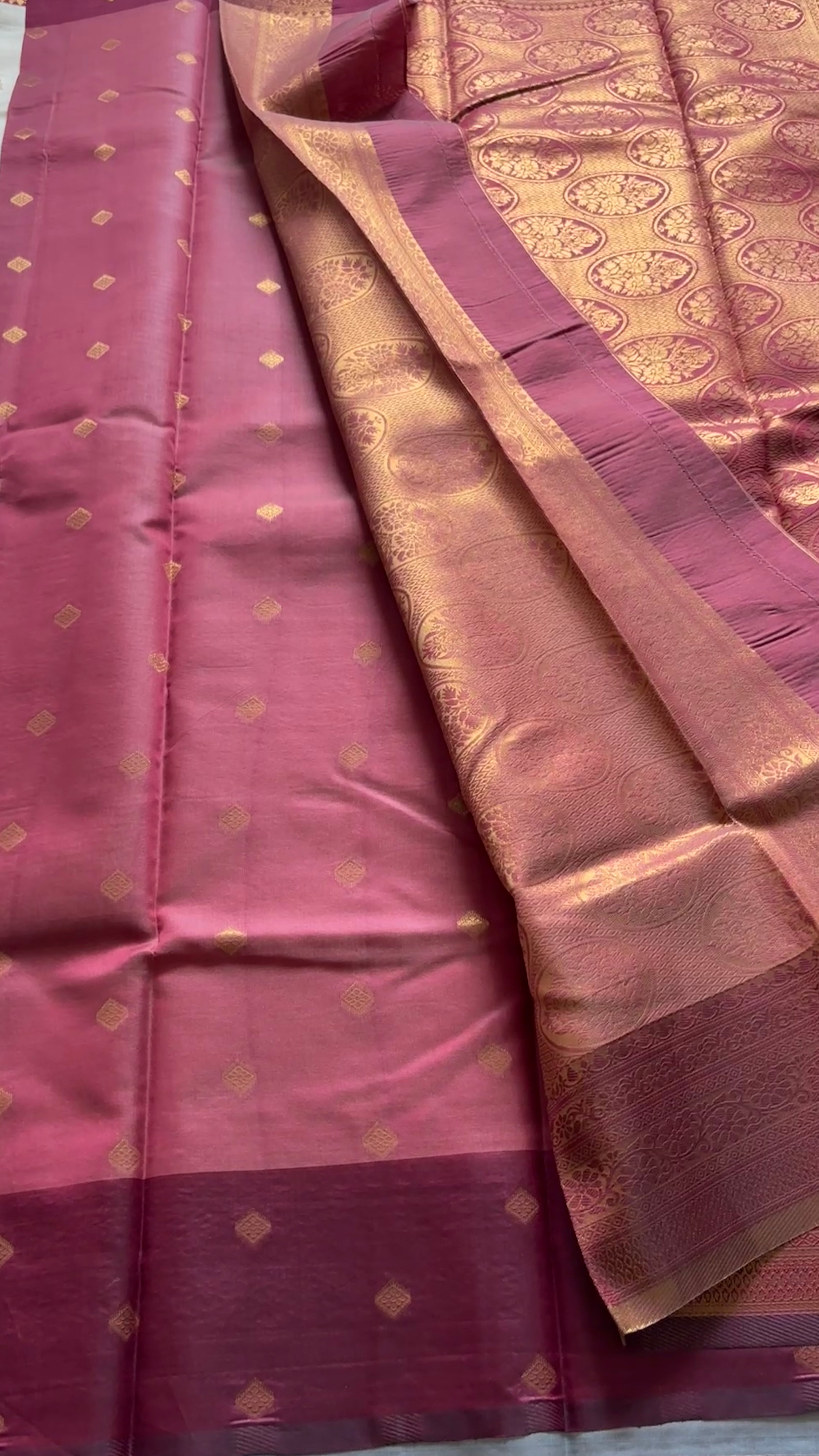 semi soft silk with Kanchi borders Kr140