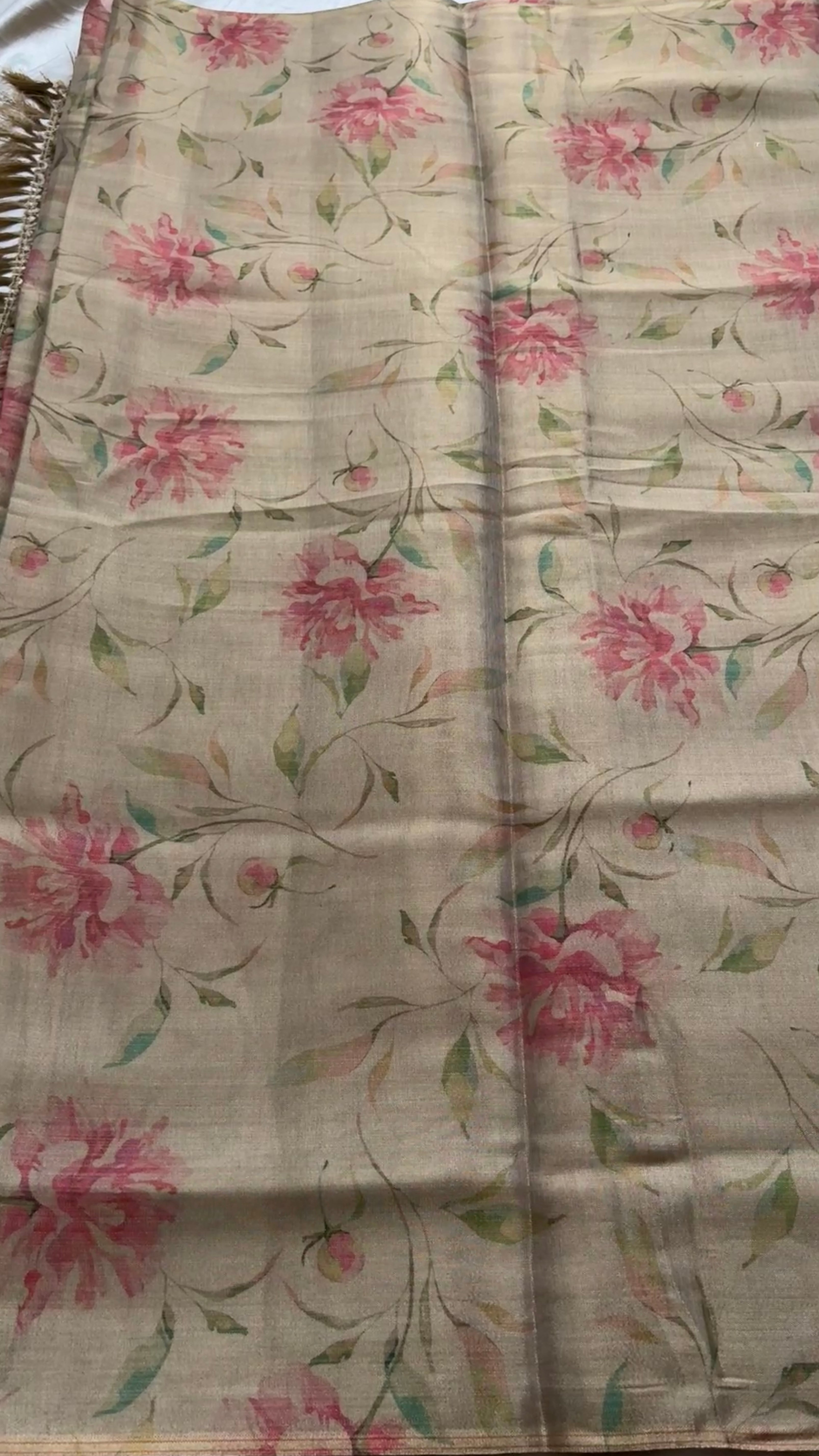 Golden soft tissue with Floral motifs KR 119