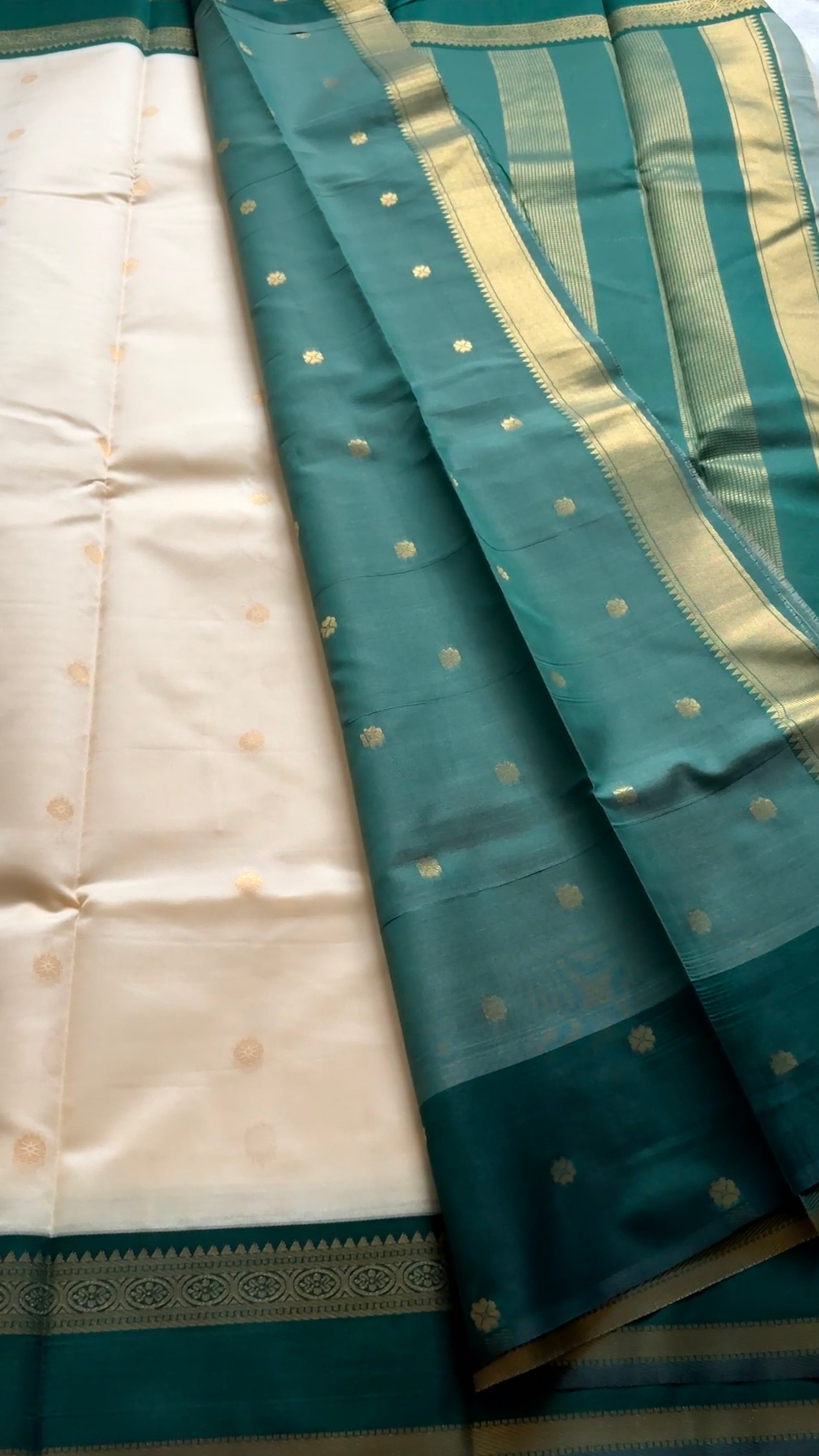 semi soft silk with retta patta border kr 90