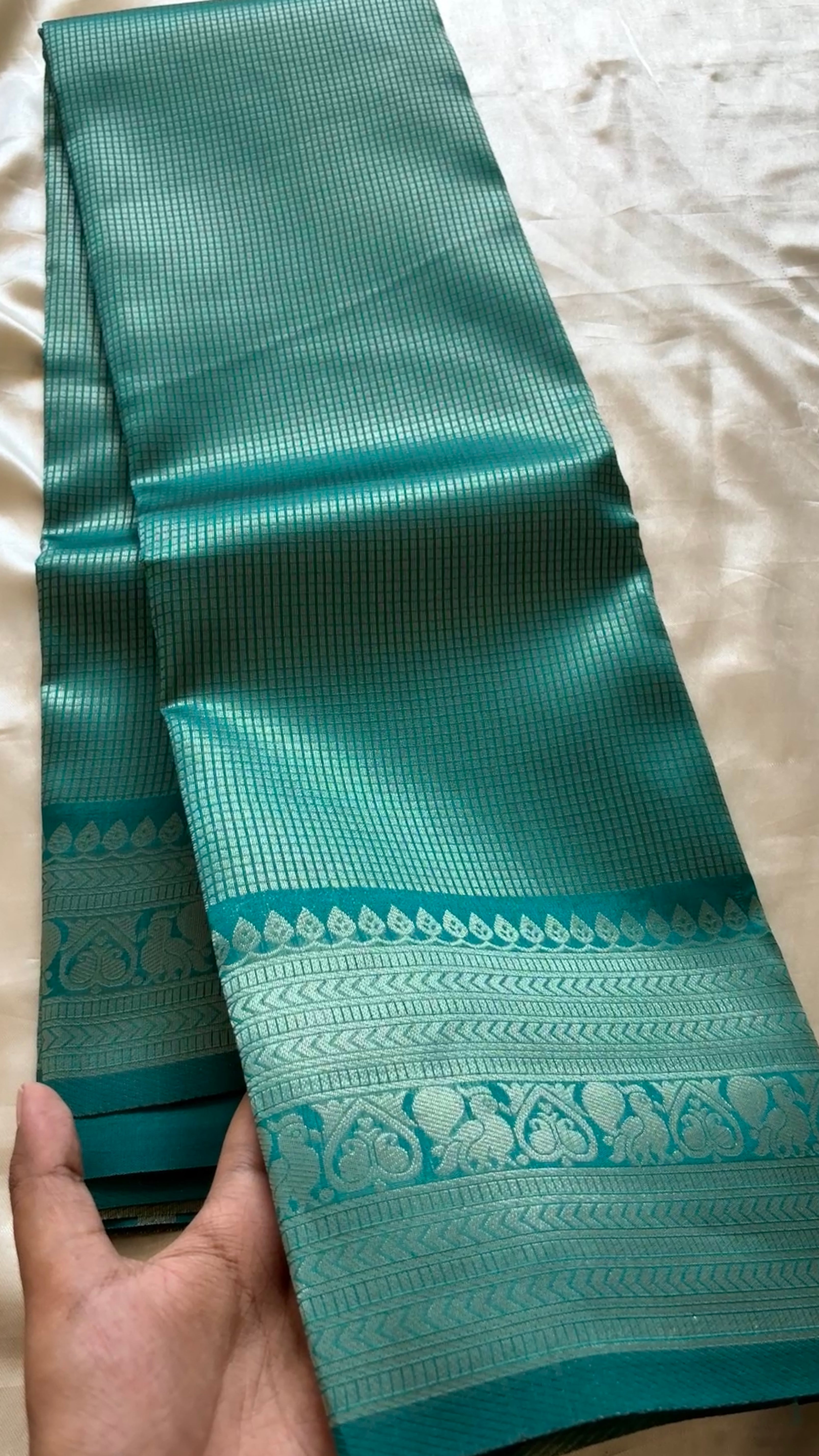 Semi brocade Kr 15