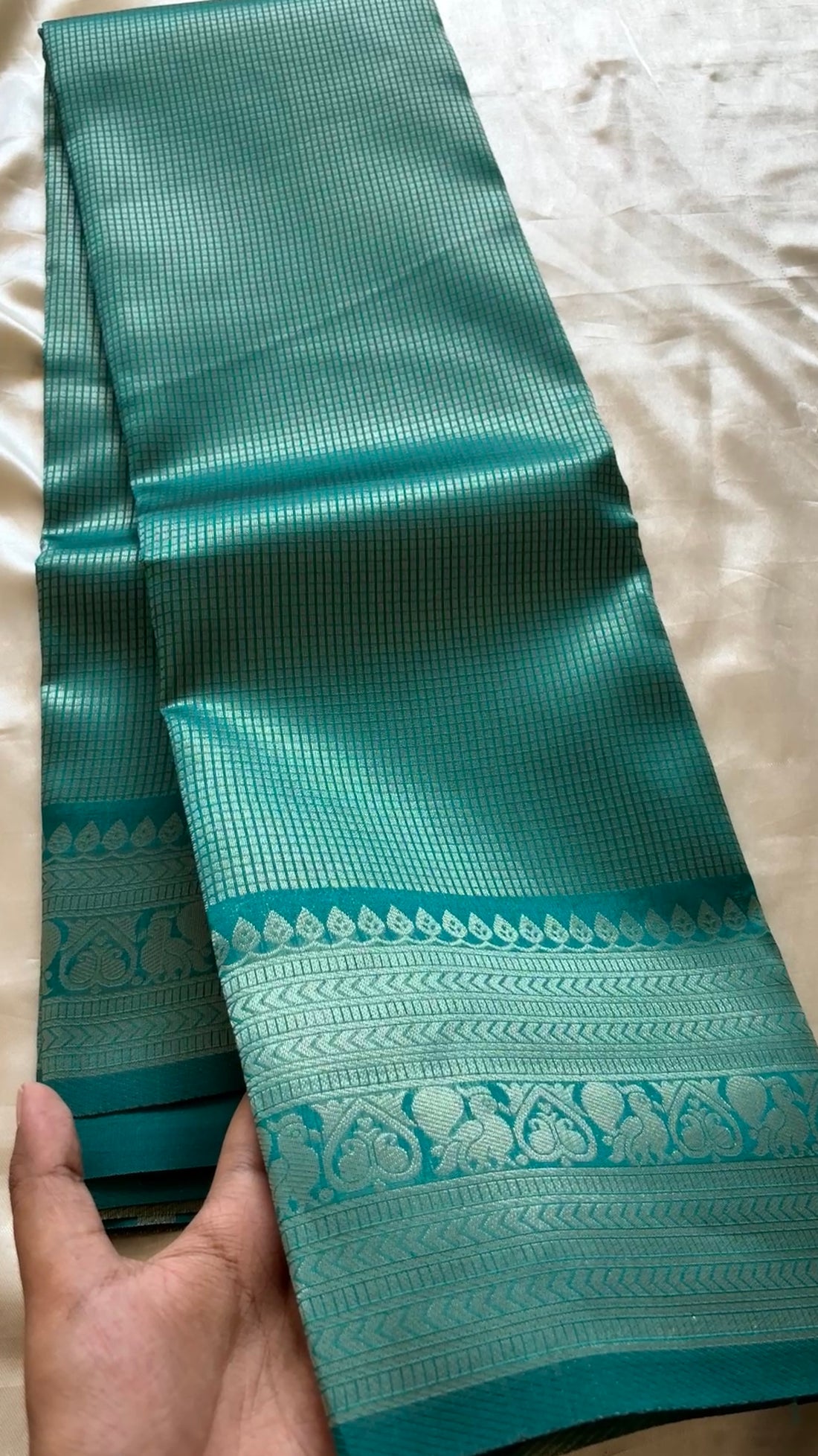 Semi brocade Kr 15