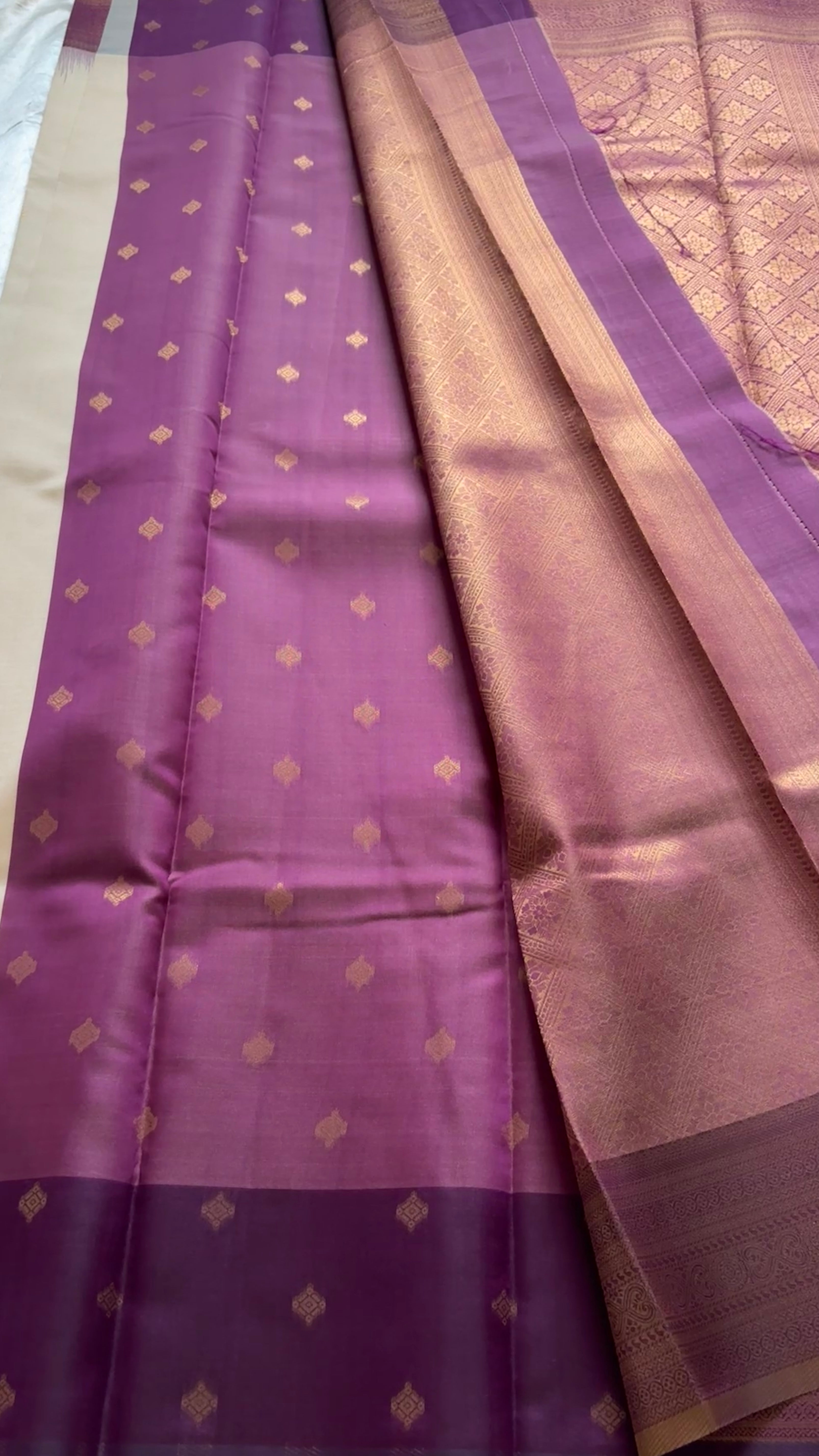 semi soft silk with Kanchi borders kr133