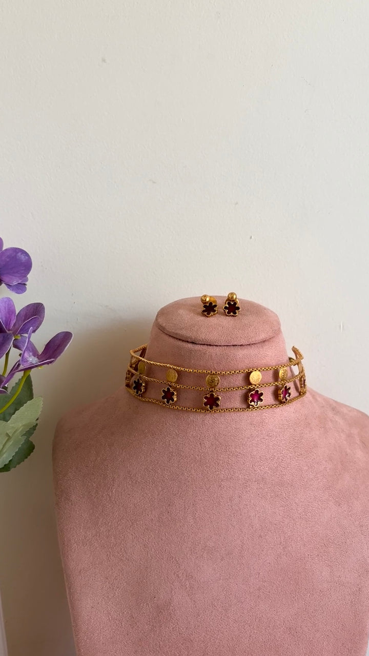 Flower enamel choker