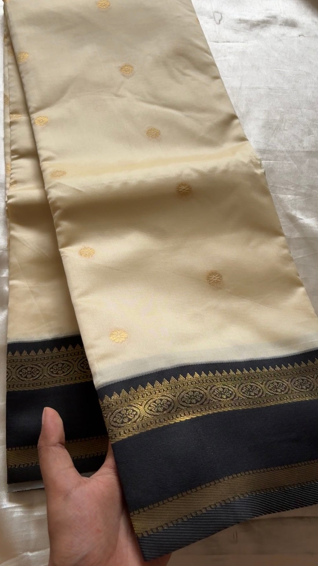semi soft silk with retta patta border kr 32