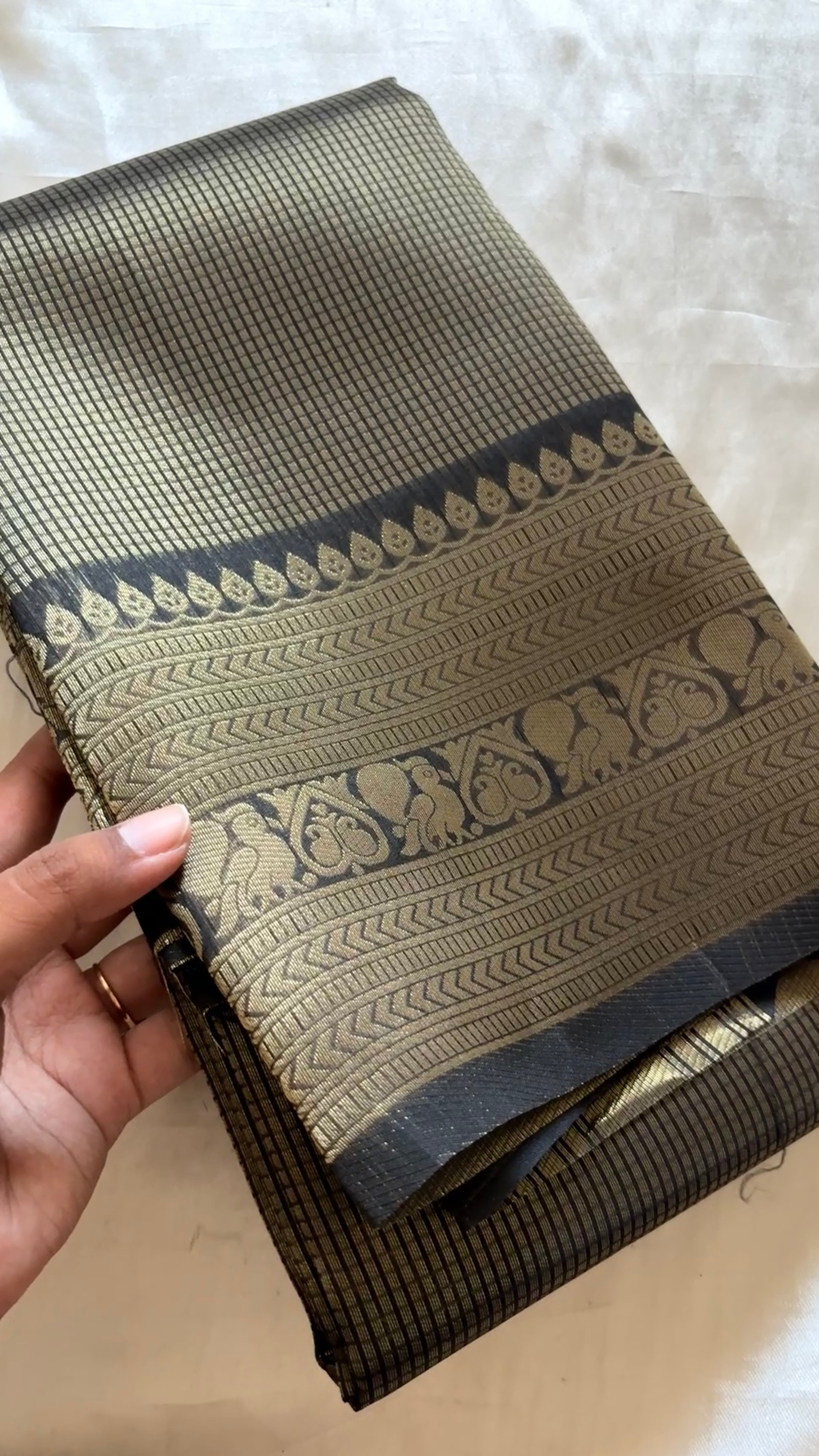 Semi brocade Kr 13