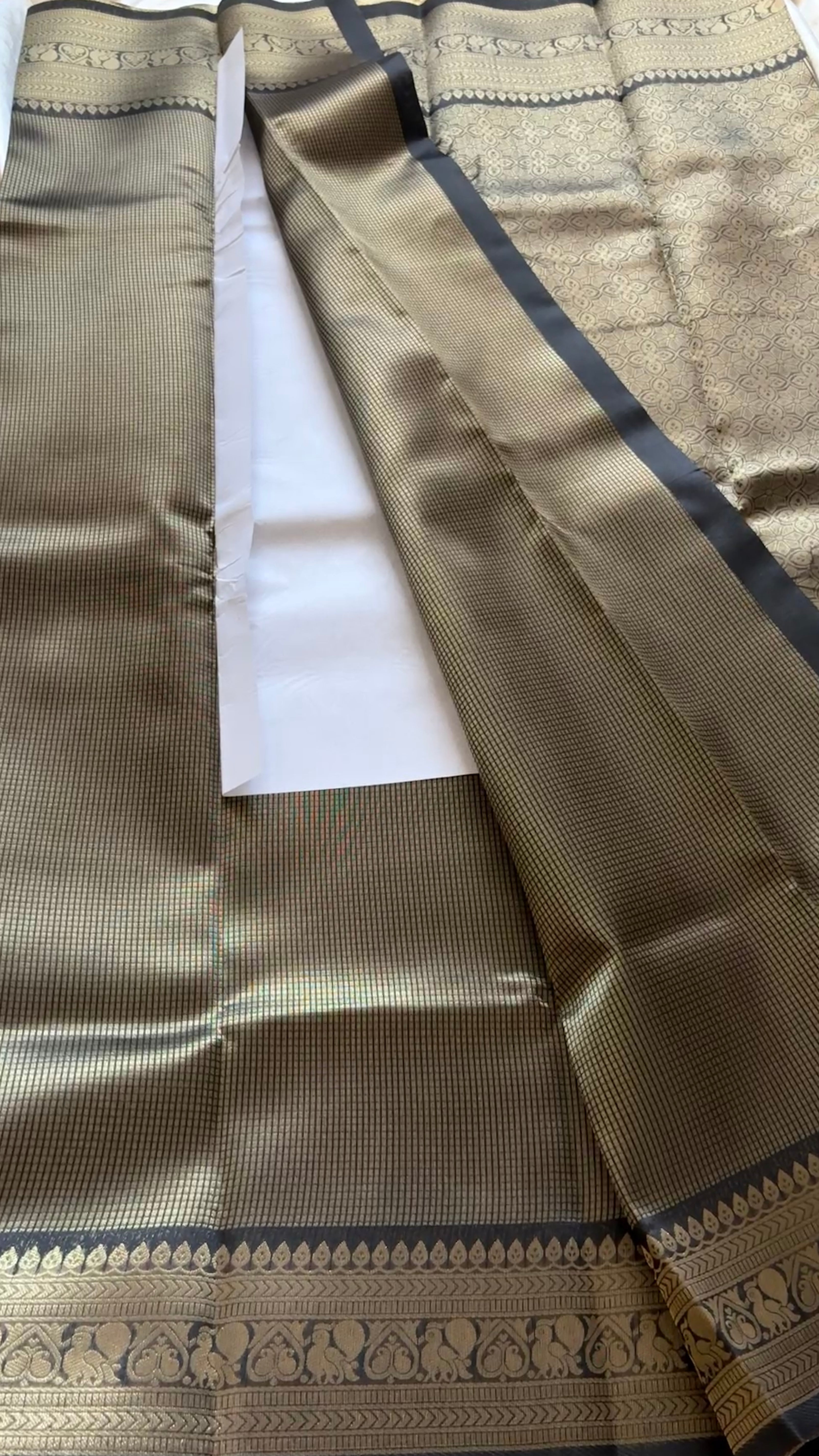 Semi brocade Kr 13