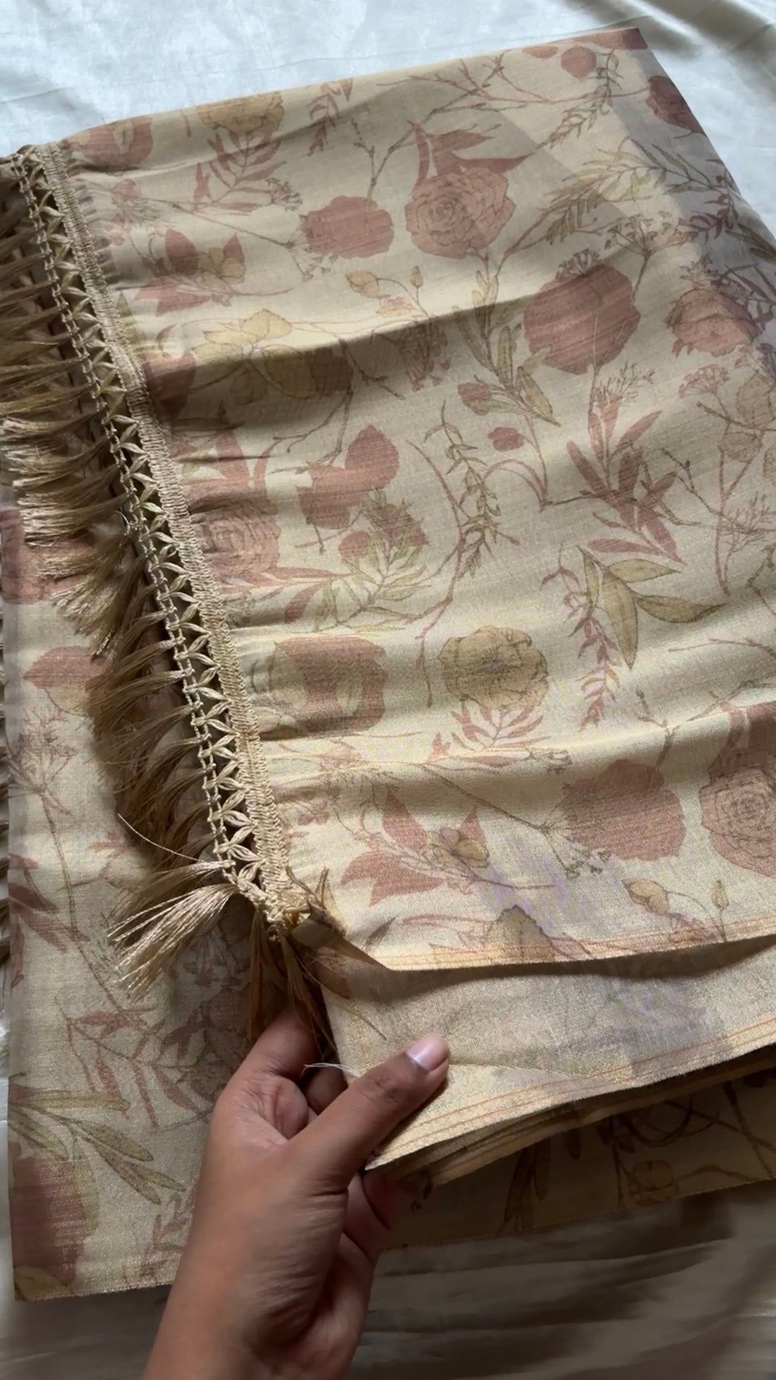 Golden soft tissue with Floral motifs kr117