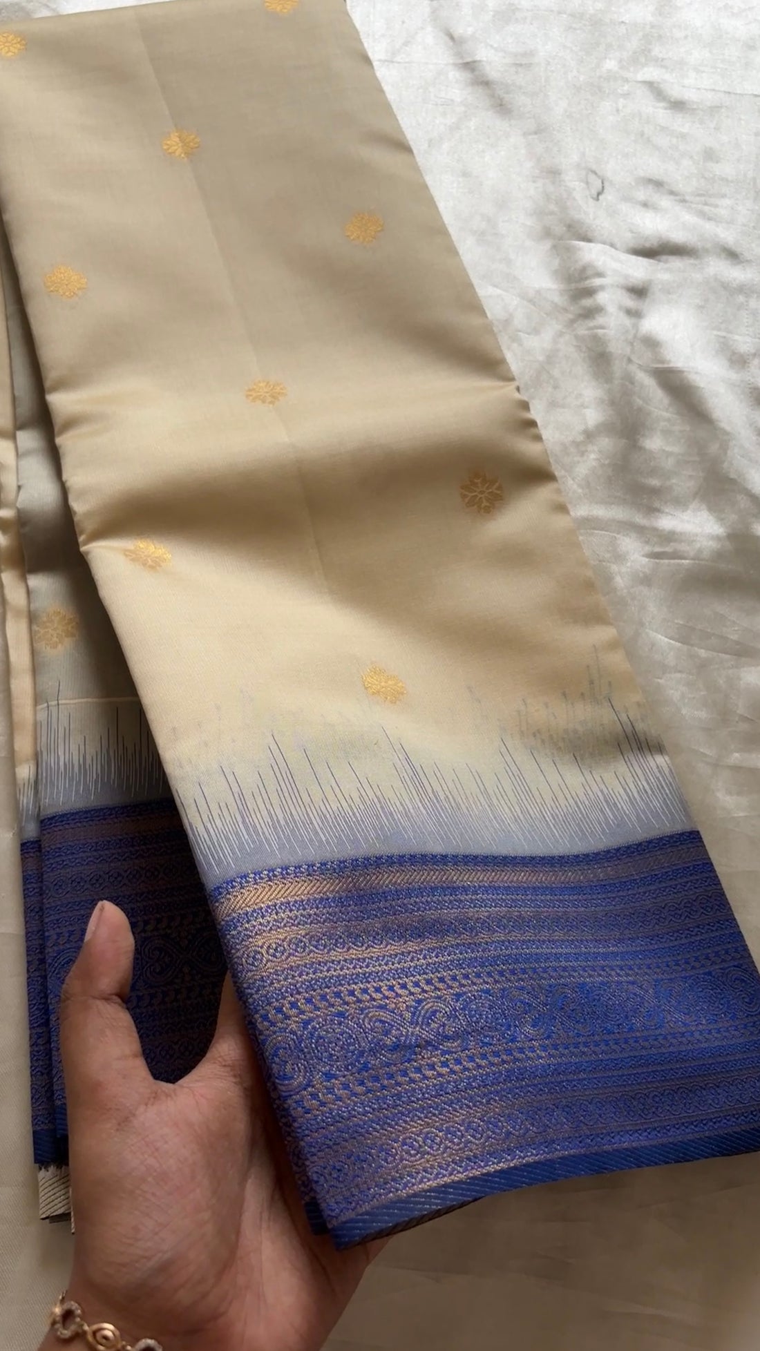 semi soft silk with Kanchi borders Kr 1