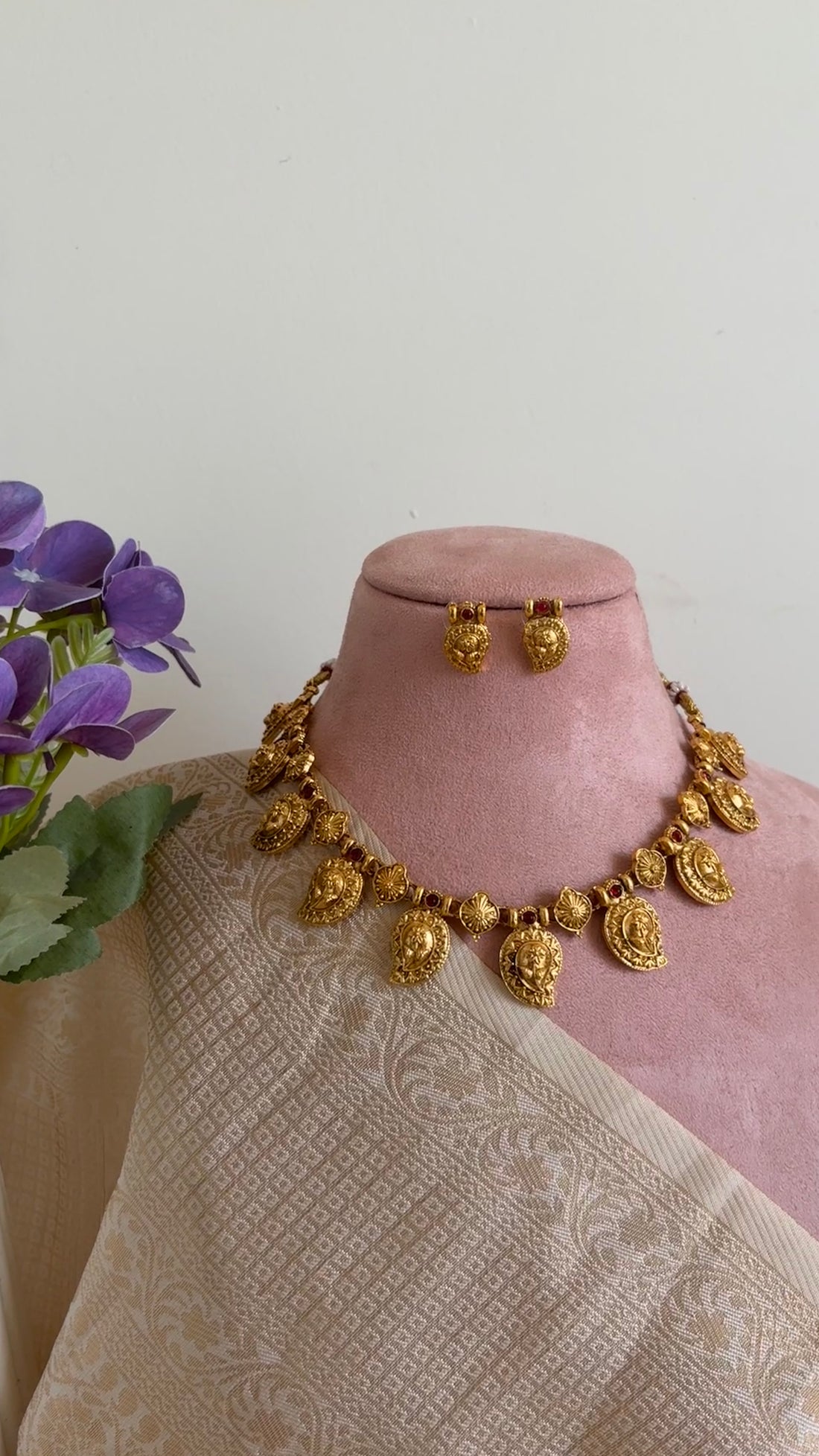 Traditional mango necklace