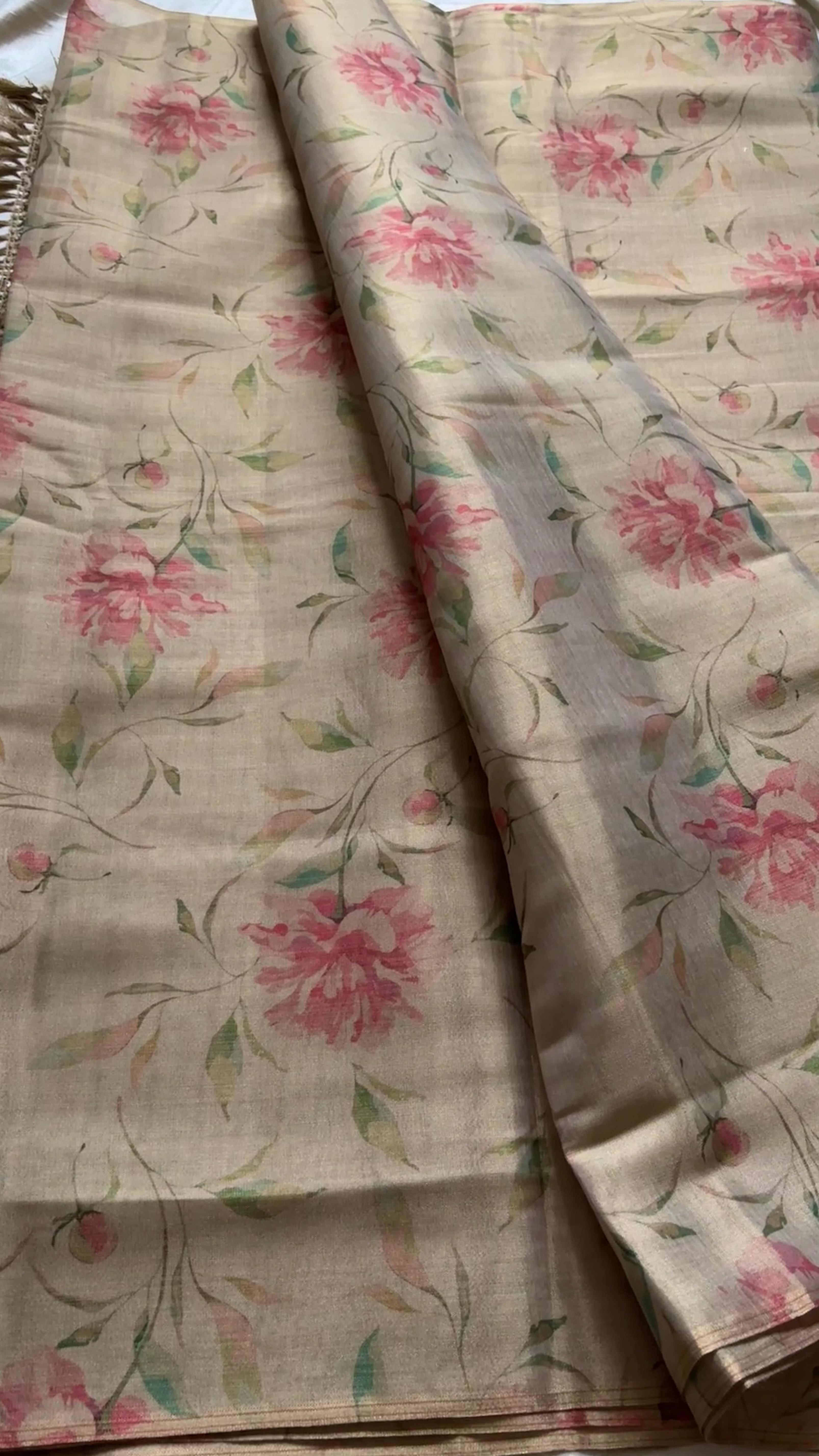 Golden soft tissue with Floral motifs KR 119