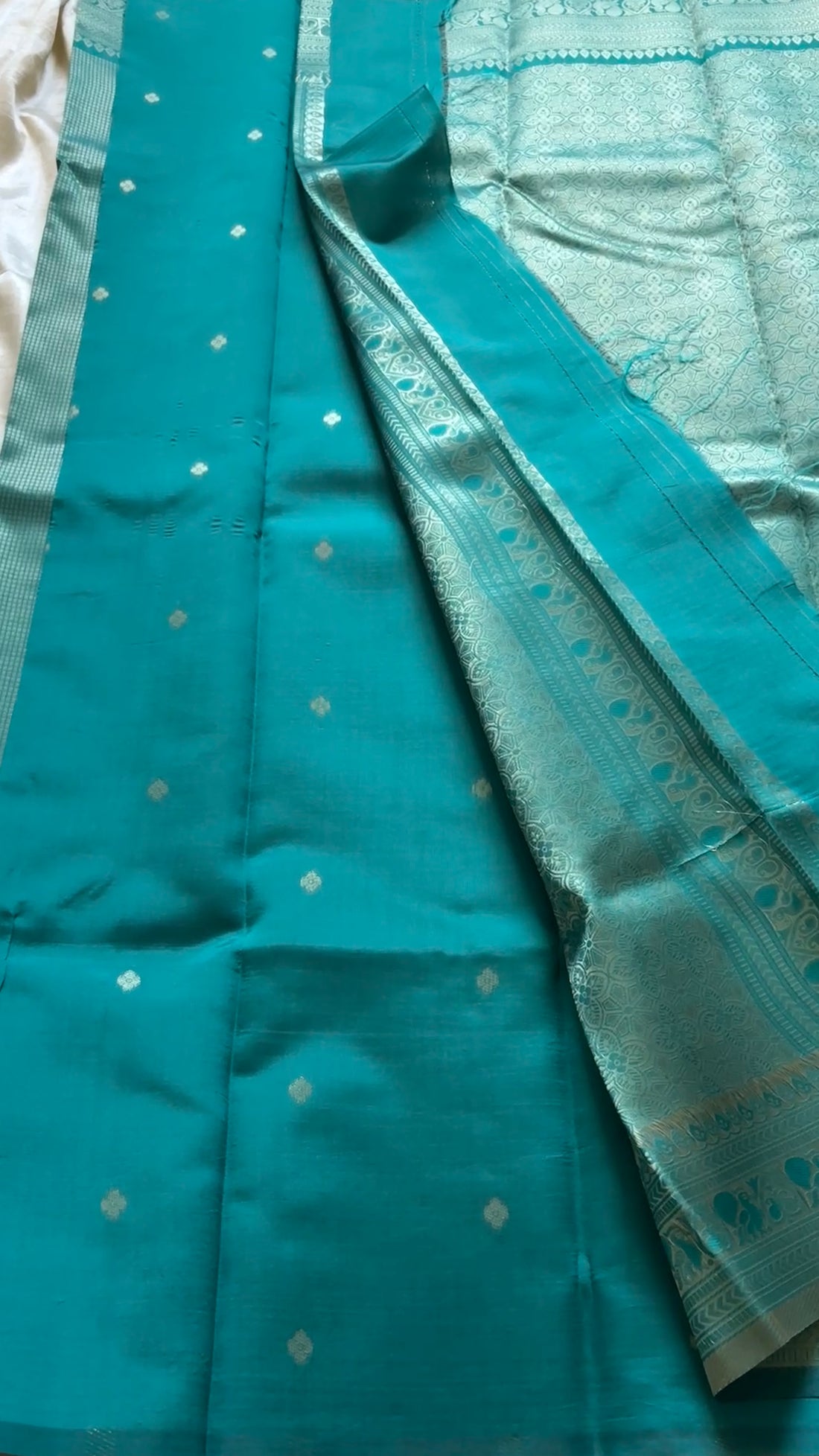 Semi brocade Kr 15