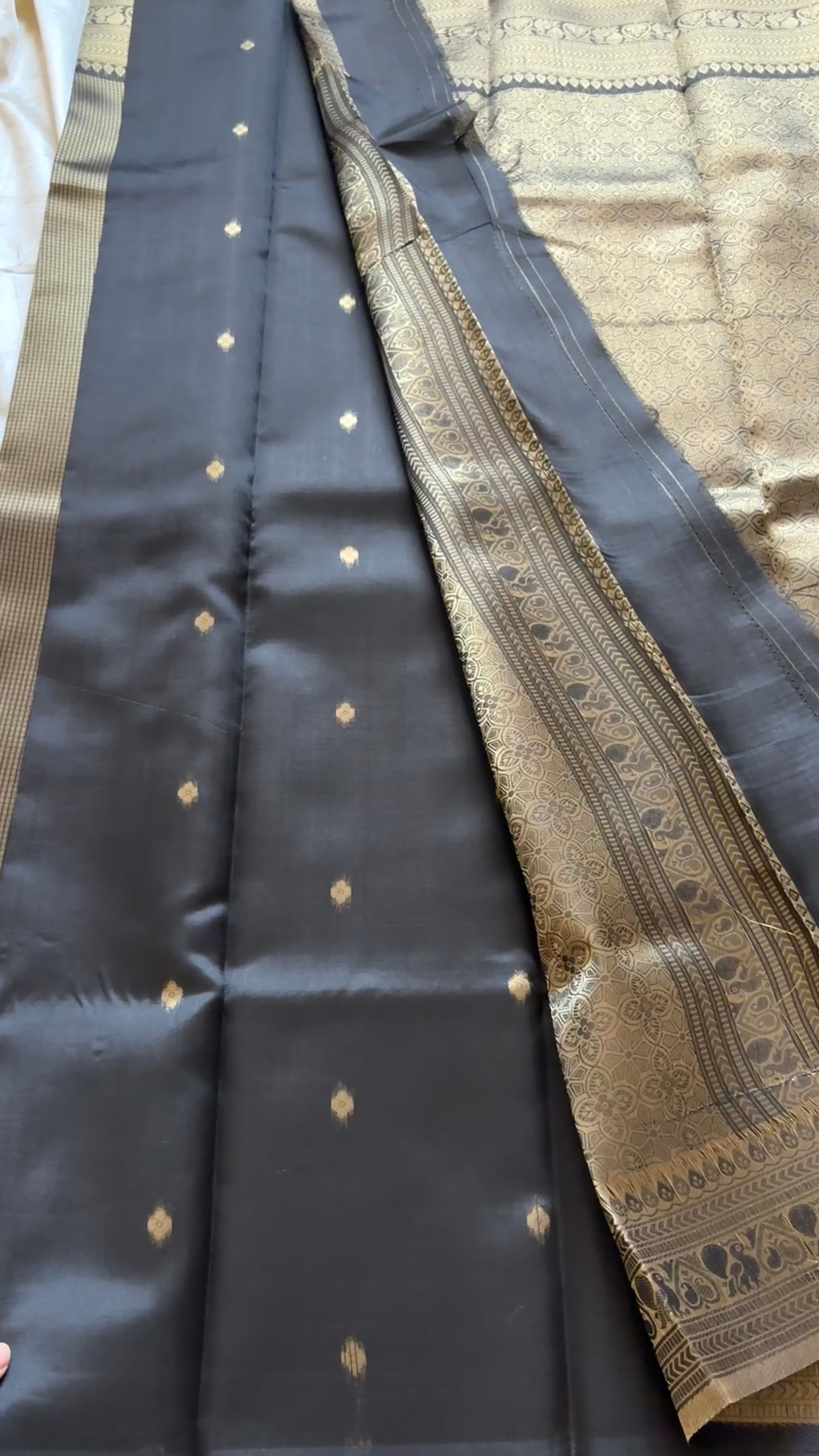 Semi brocade Kr 13