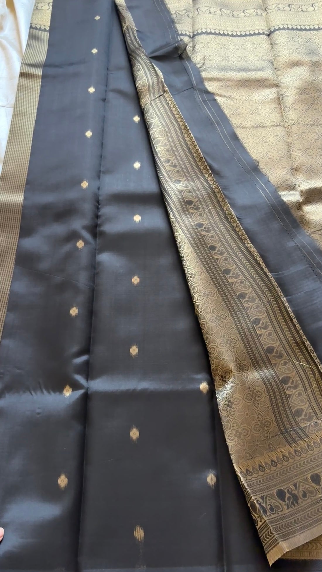 Semi brocade Kr 13