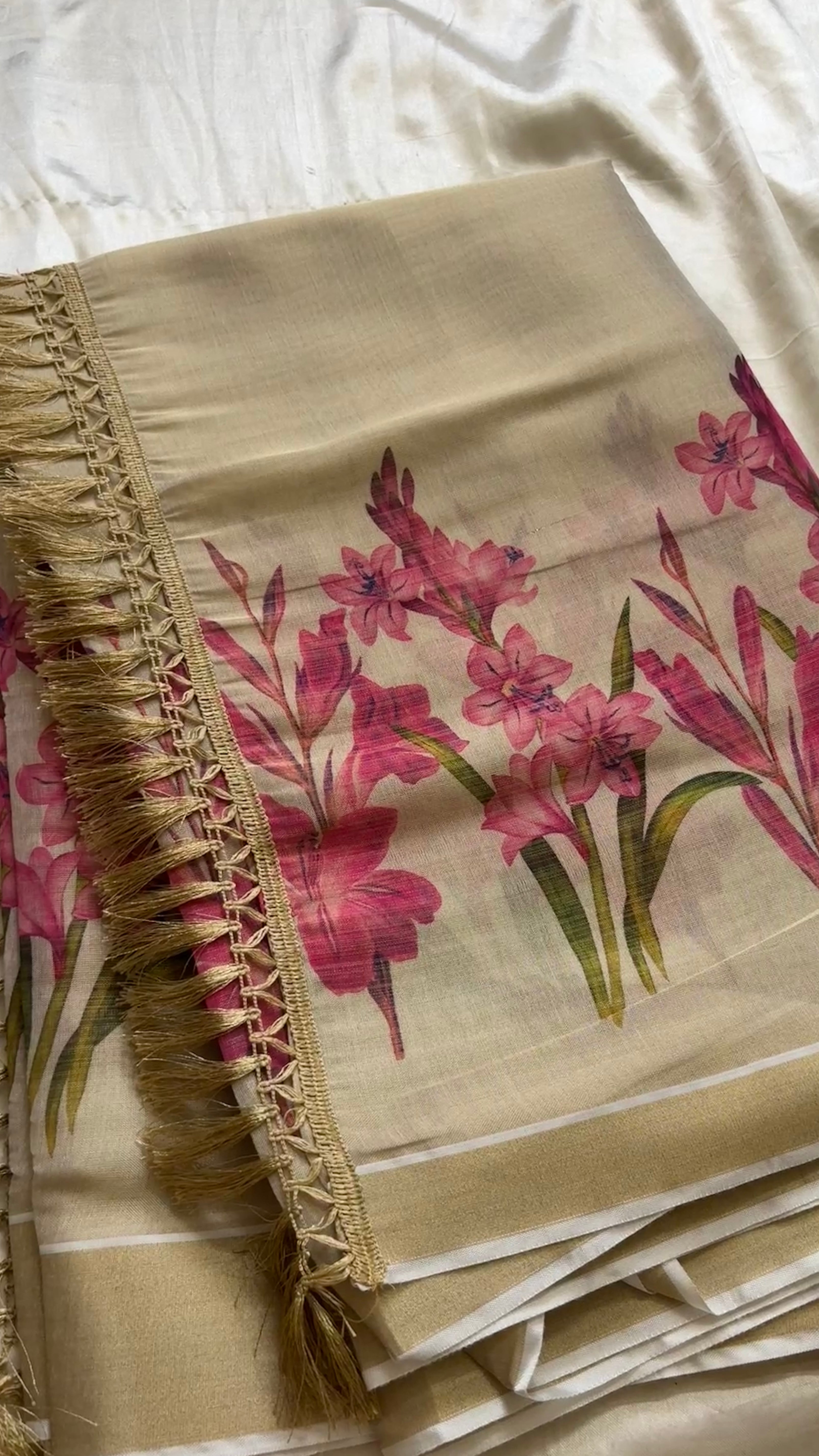 Soft cotton tissue mix flower motif saree