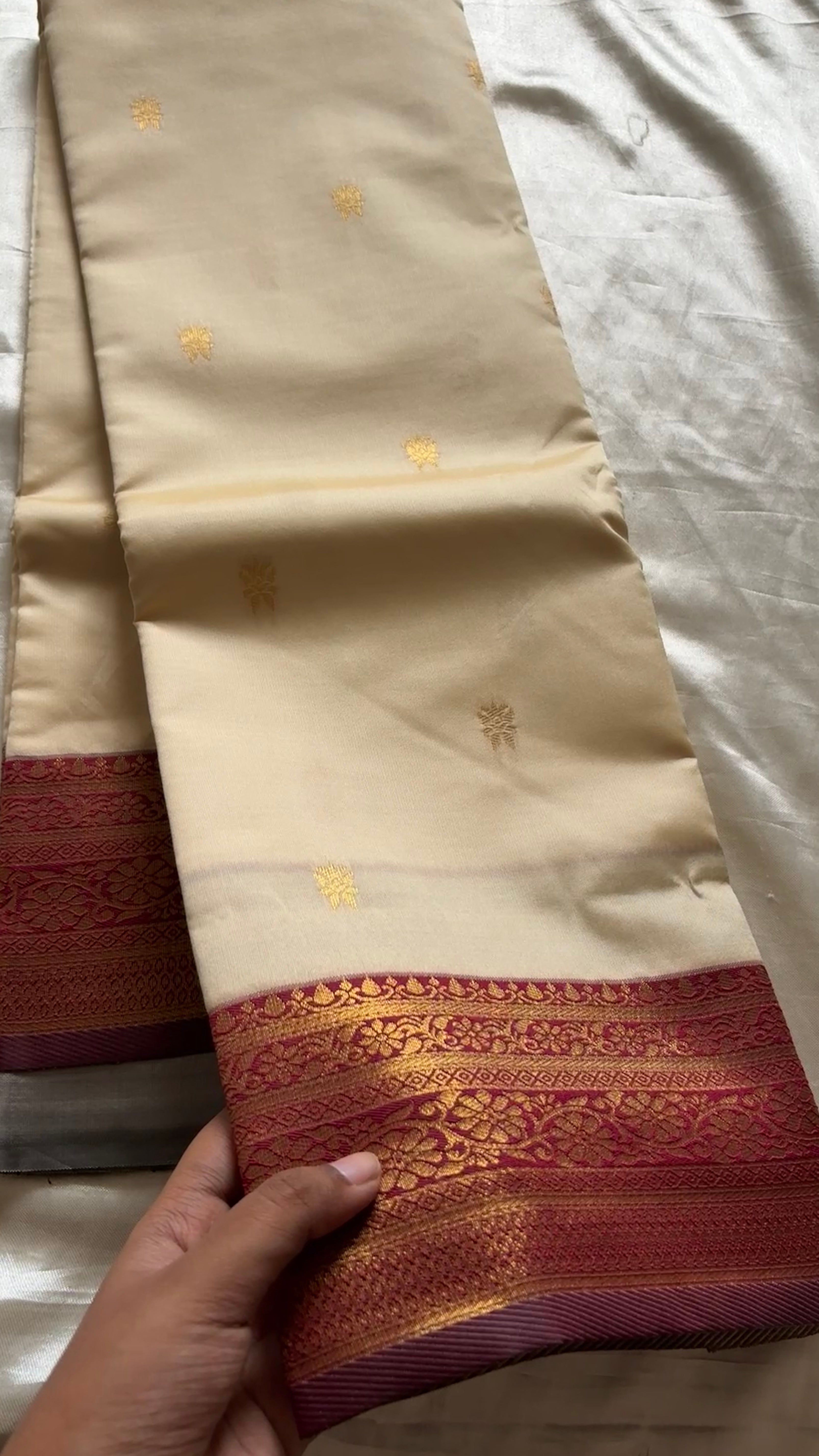 semi soft silk with Kanchi borders Kr140