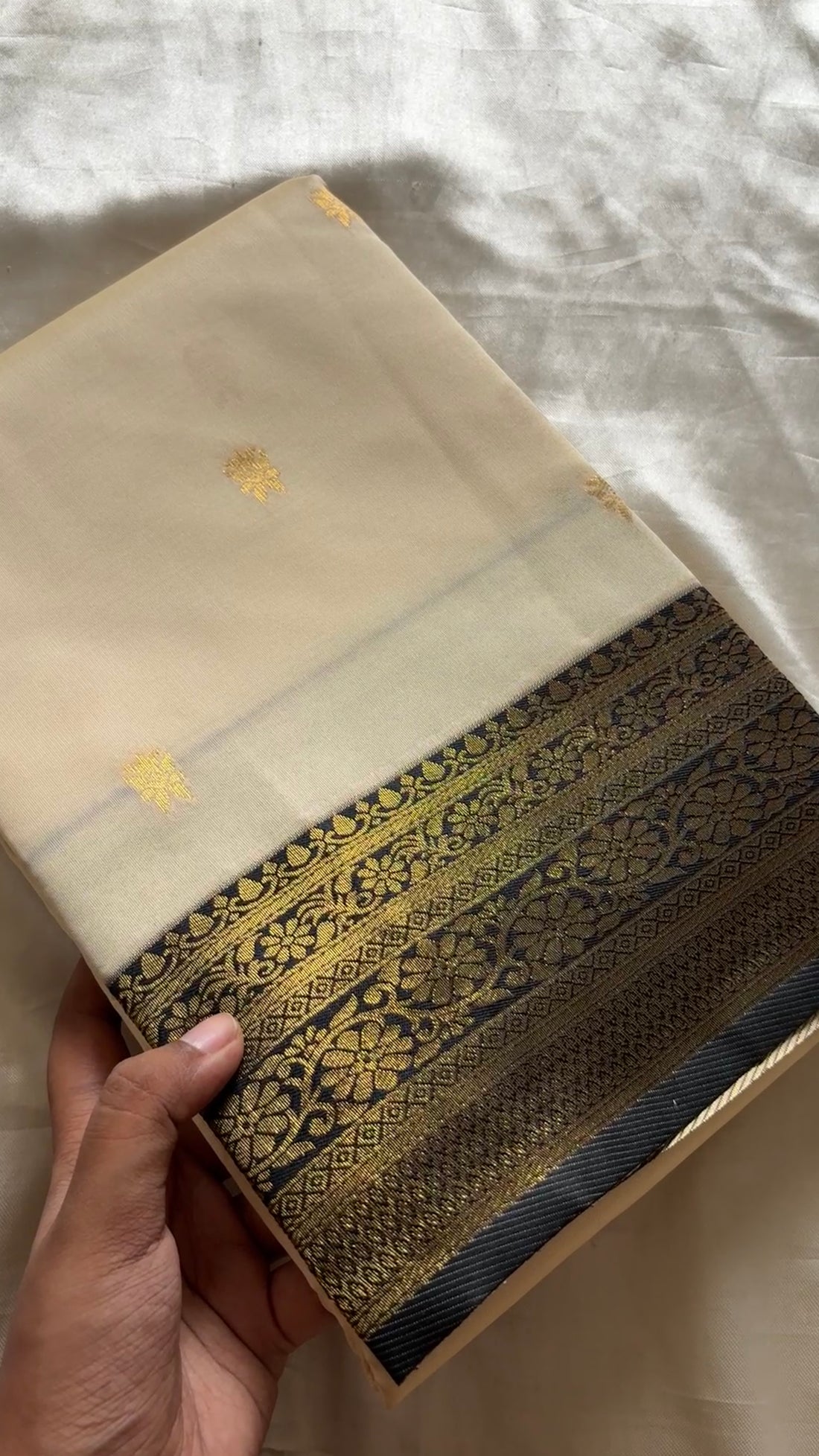 semi soft silk with Kanchi borders Kr63