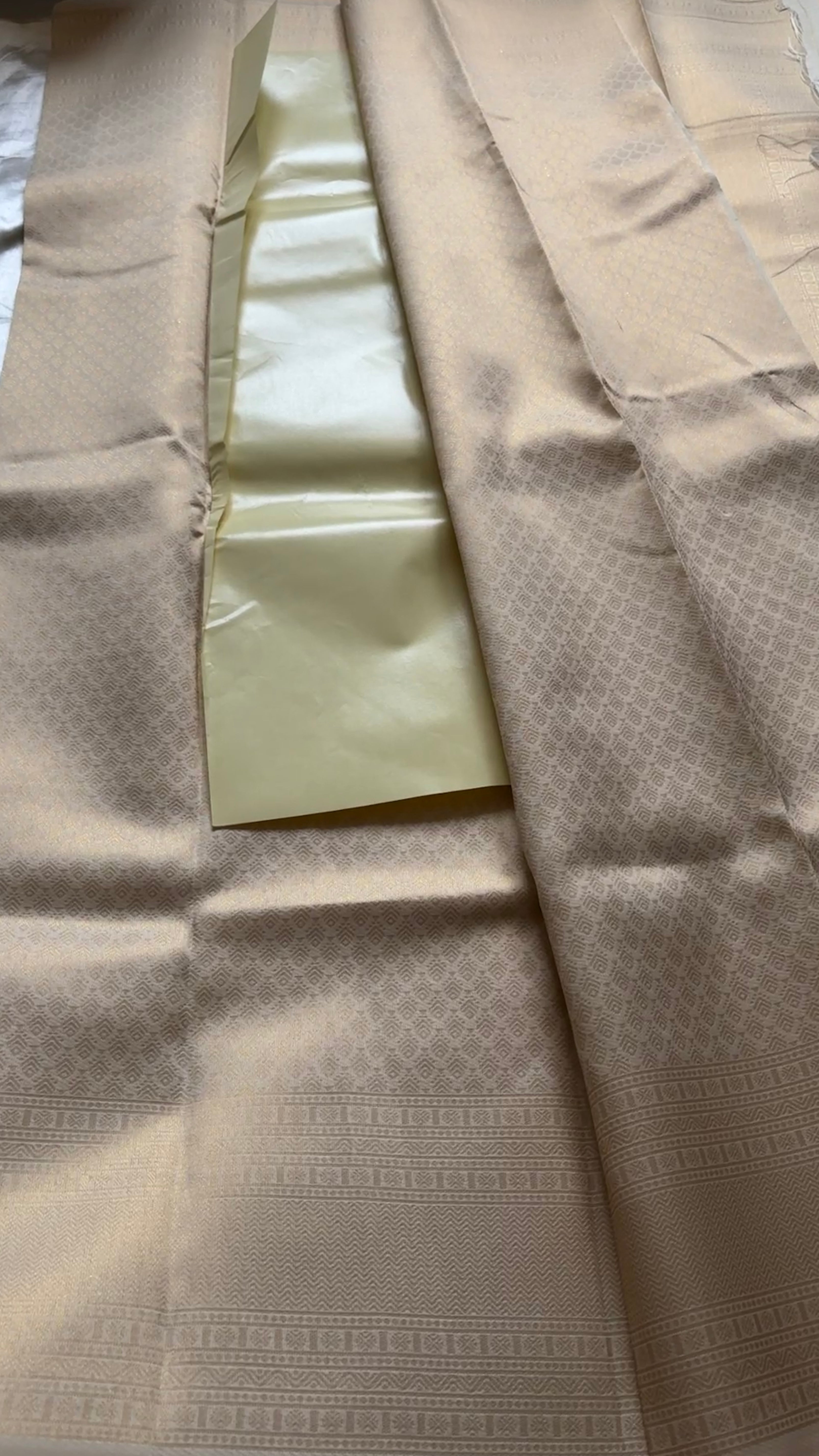 Semi brocade Kr92