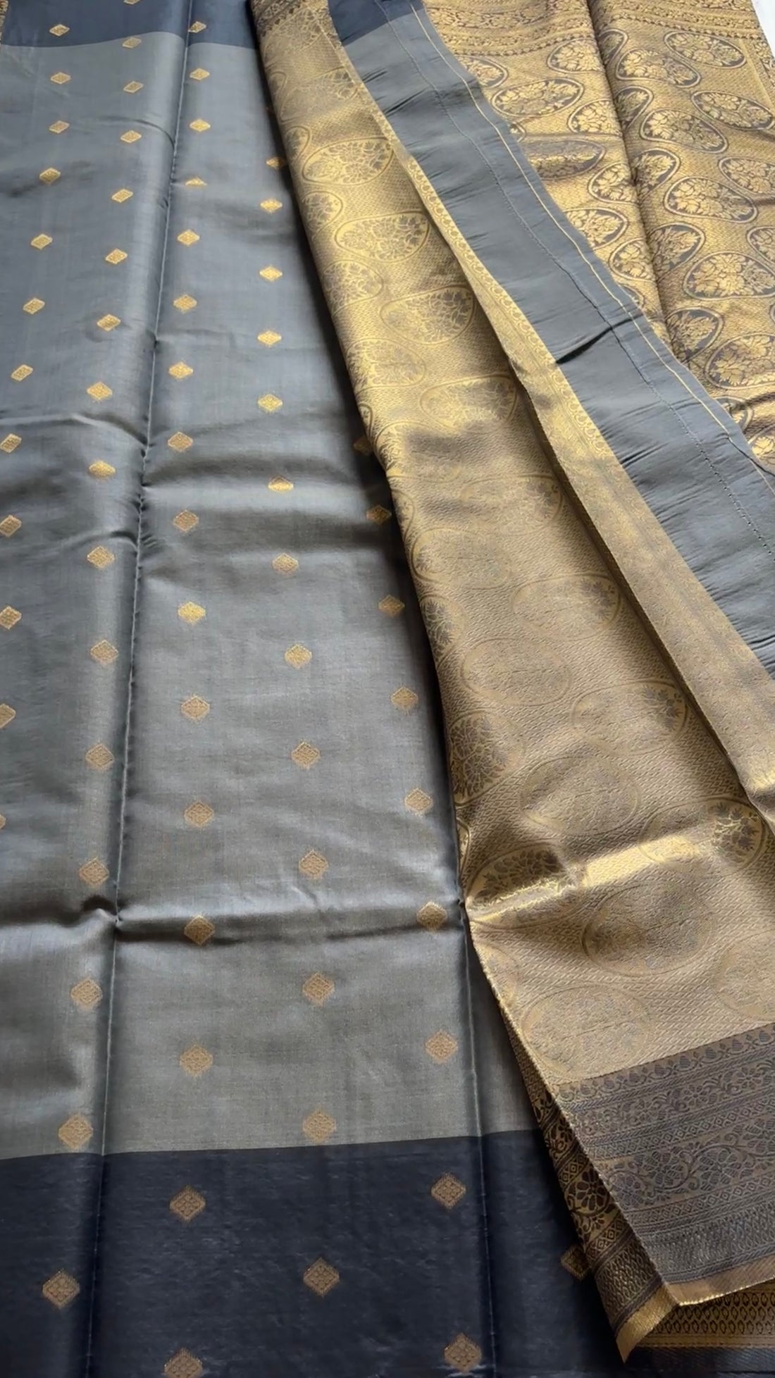 semi soft silk with Kanchi borders Kr63