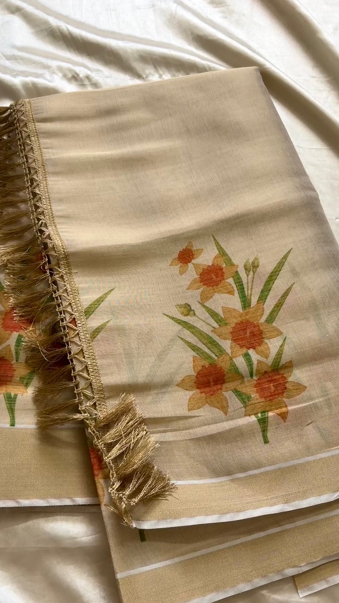 Soft cotton tissue mix flower motif saree