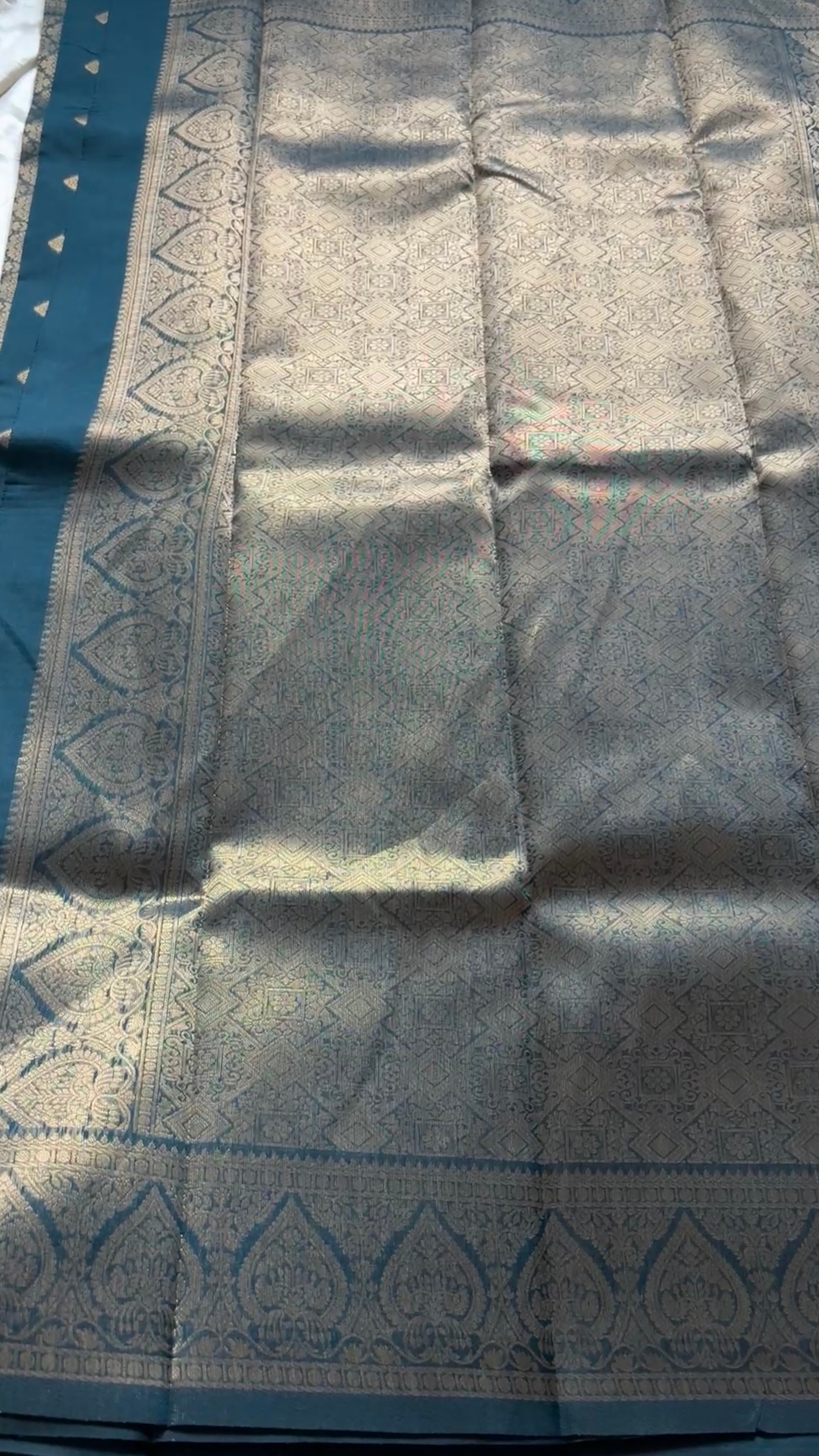 Semi brocade Kr 44