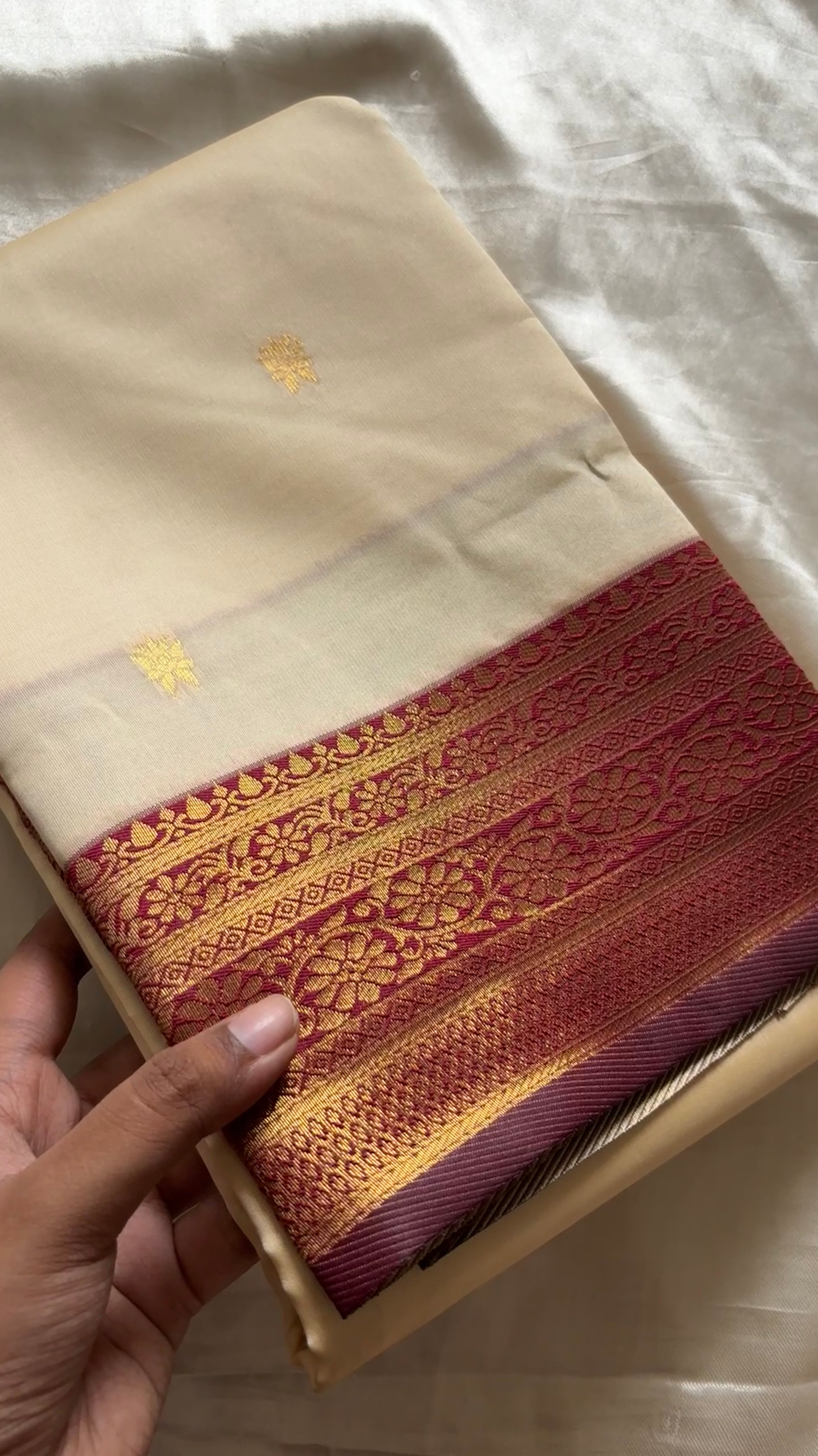 semi soft silk with Kanchi borders Kr140