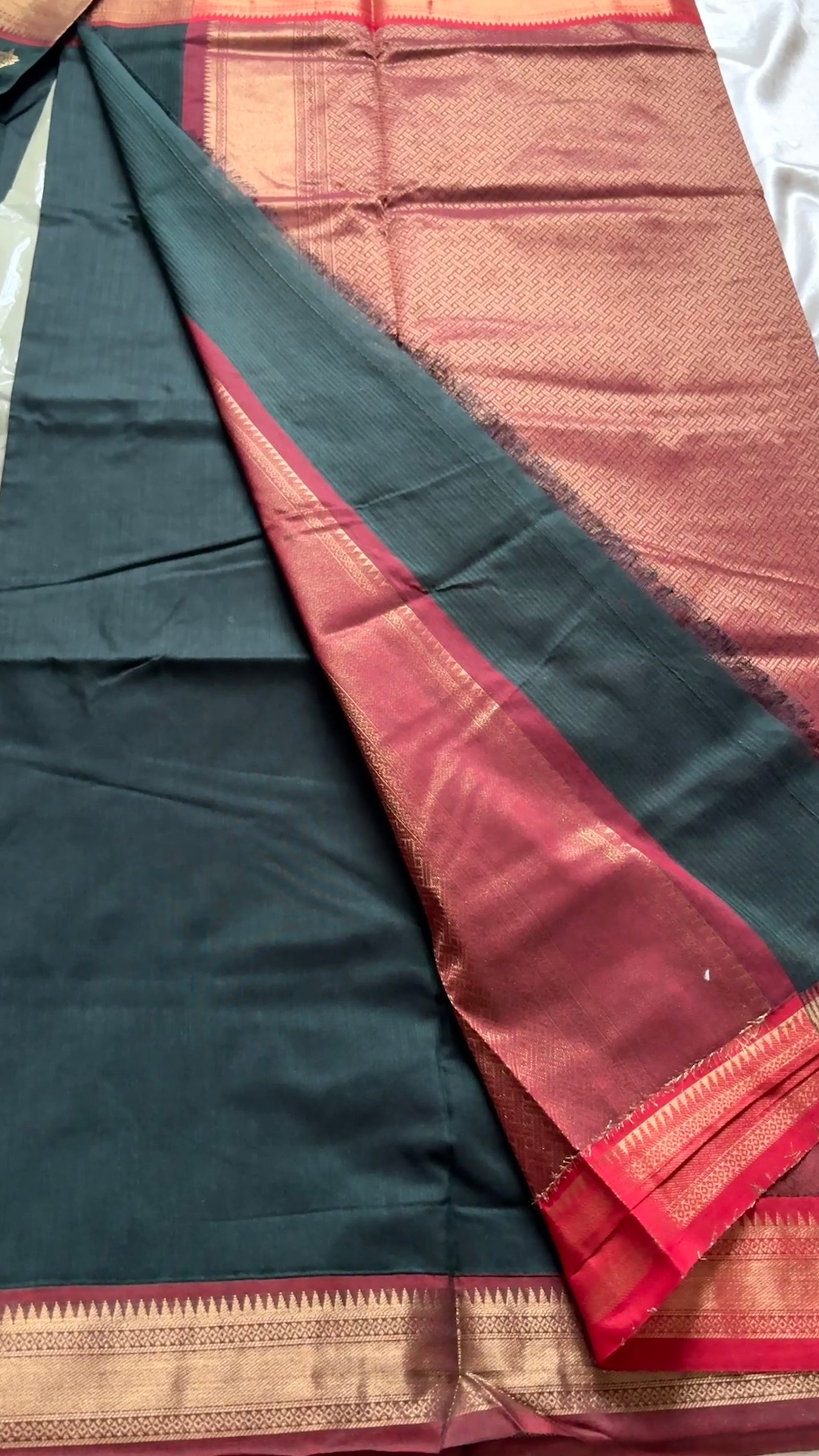 cotton with kanchi border Kr59