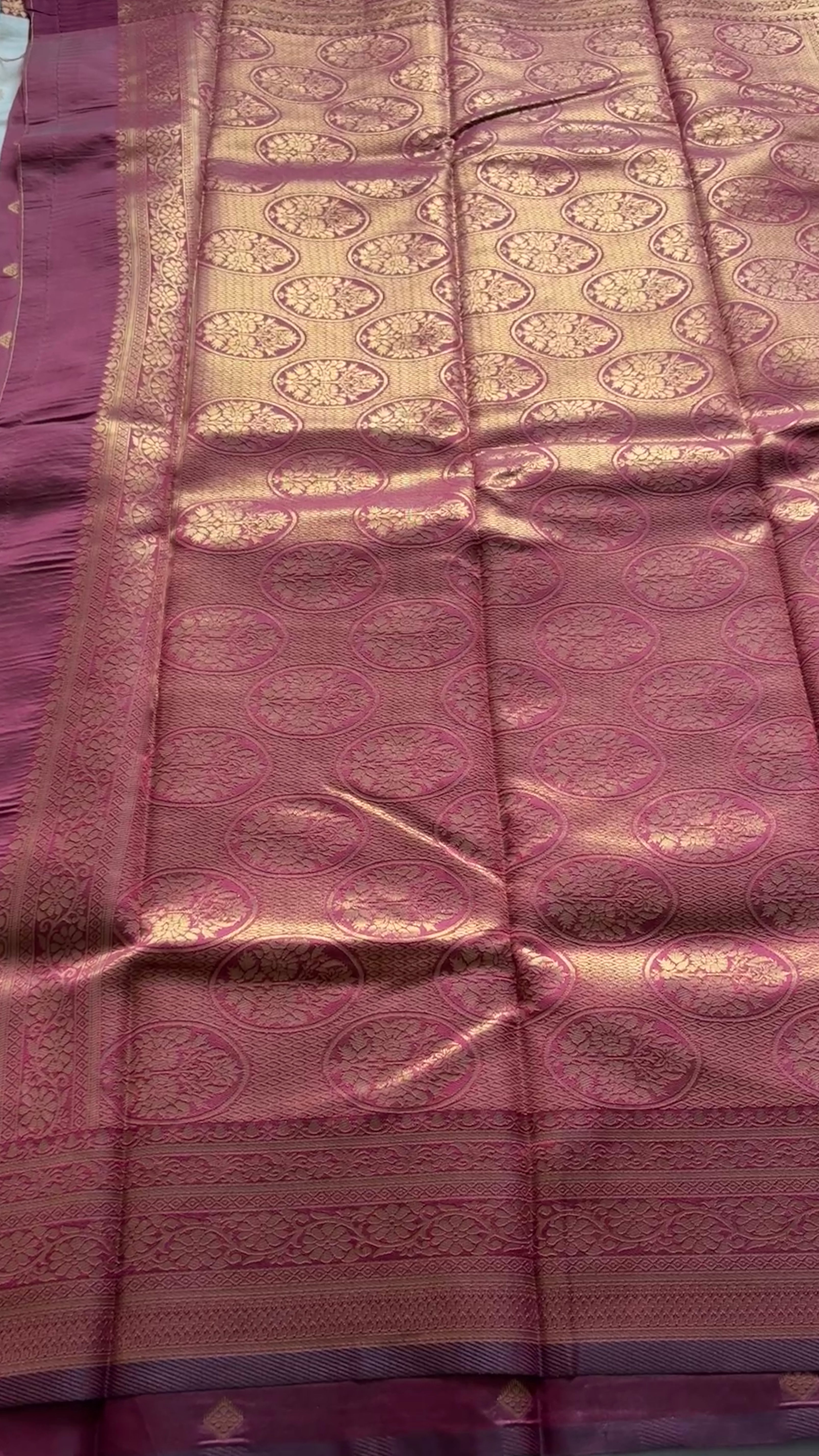 semi soft silk with Kanchi borders Kr140