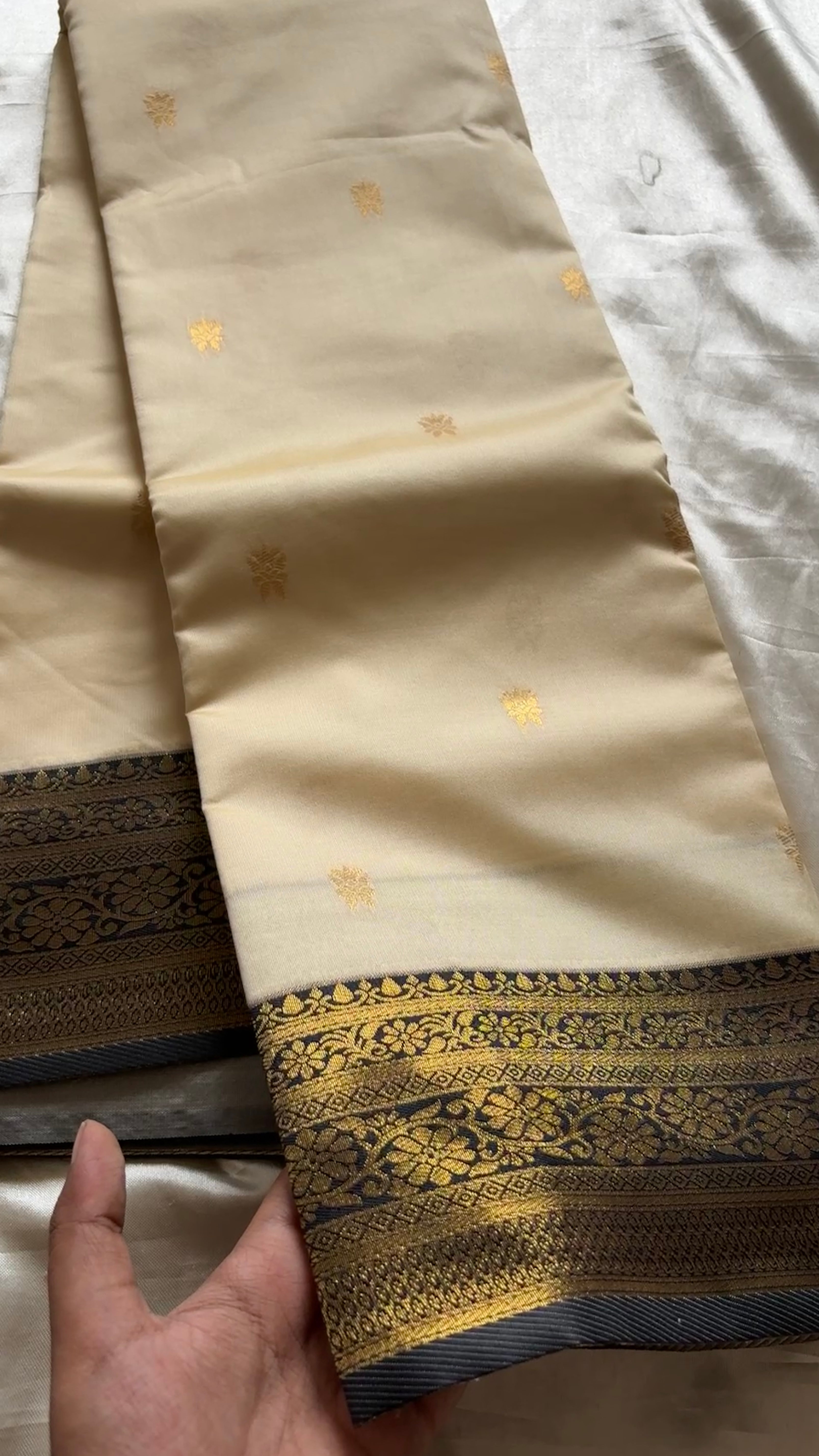 semi soft silk with Kanchi borders Kr63