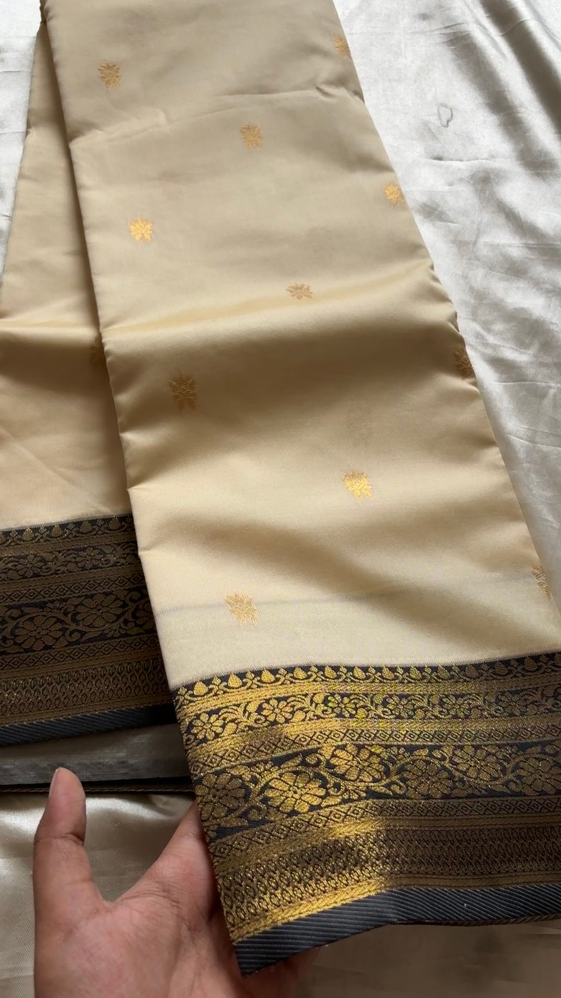 semi soft silk with Kanchi borders Kr63