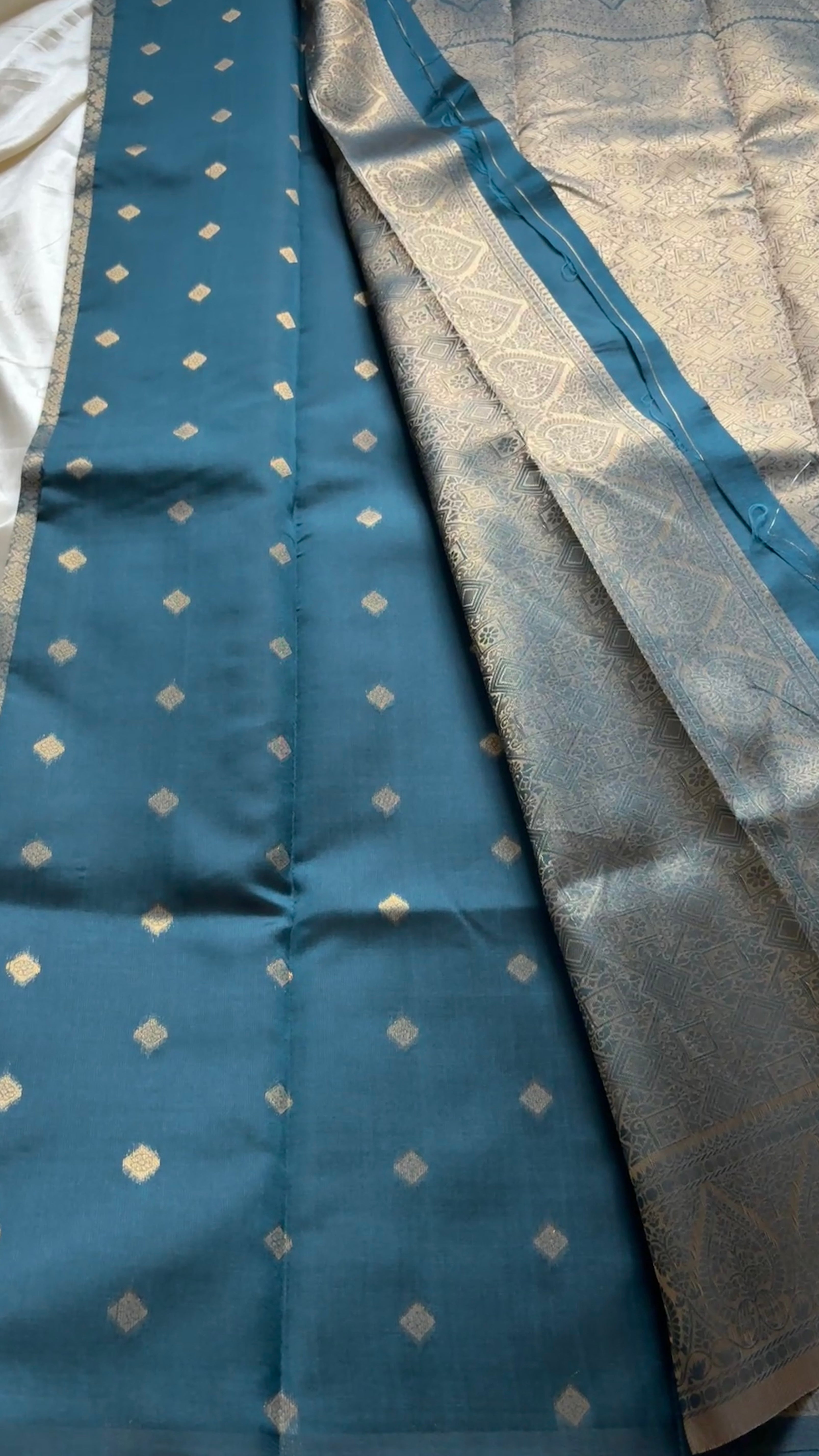 Semi brocade Kr 44