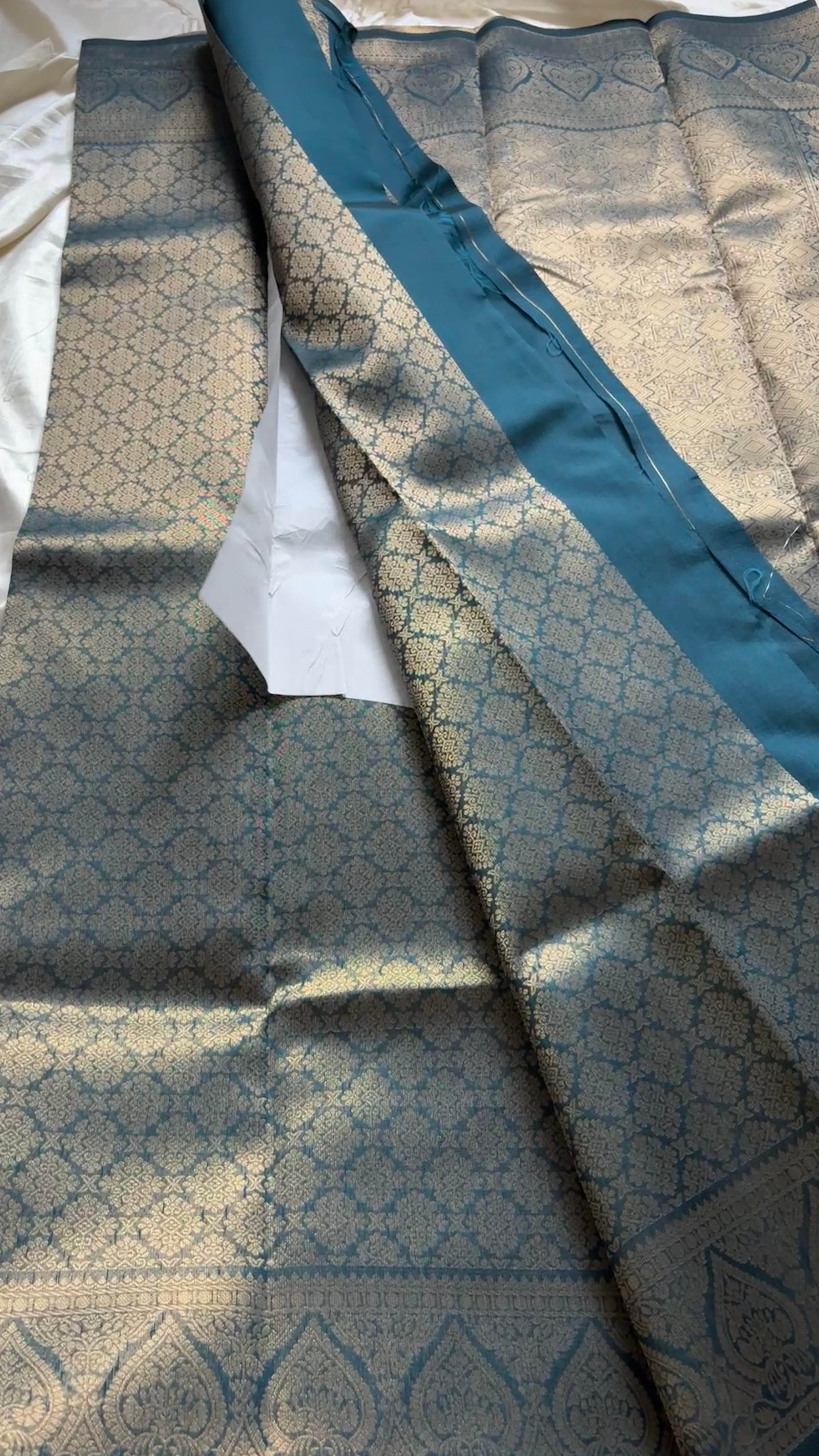 Semi brocade Kr 44