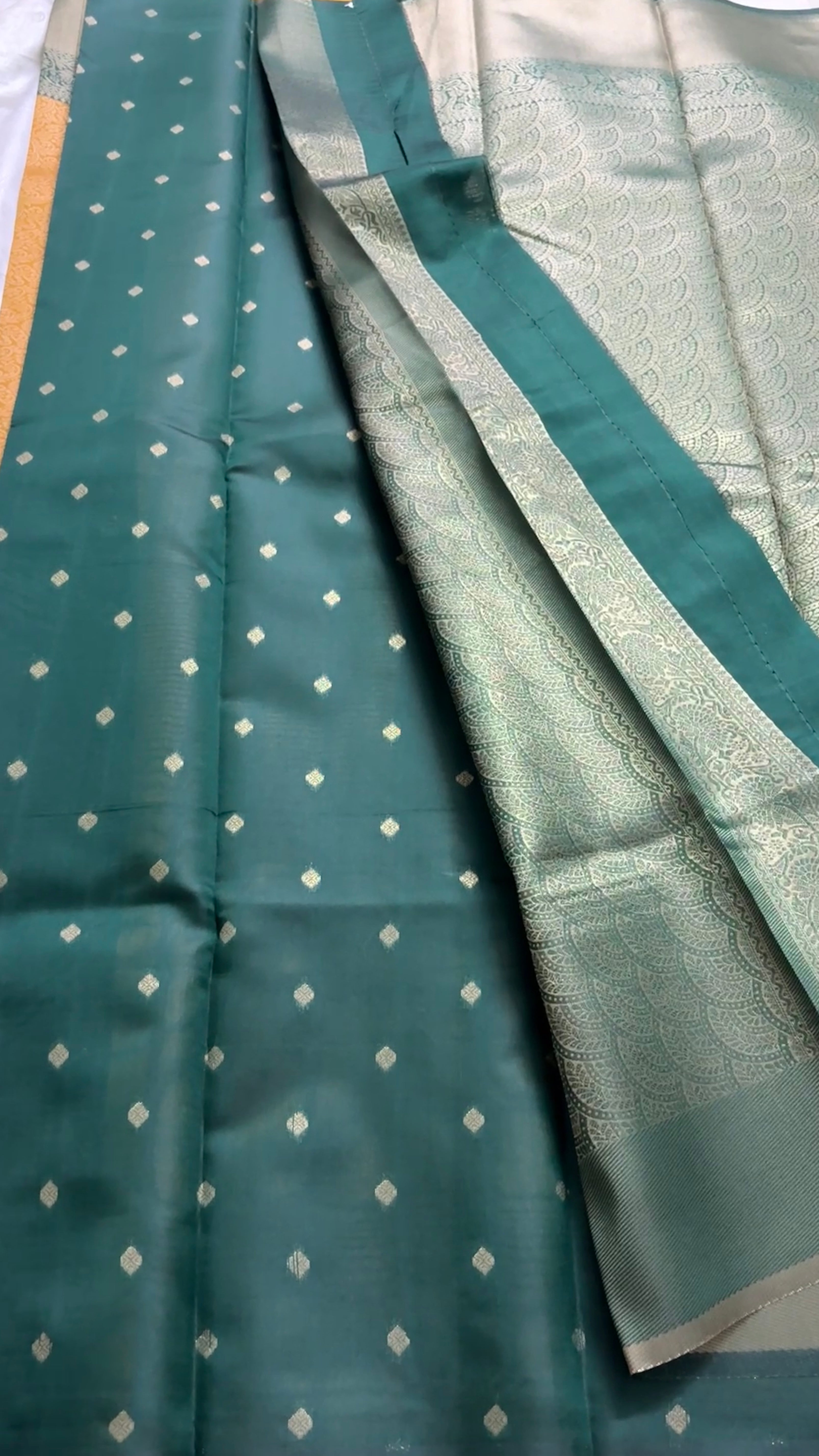 Kanchi semi soft silk Kr 123