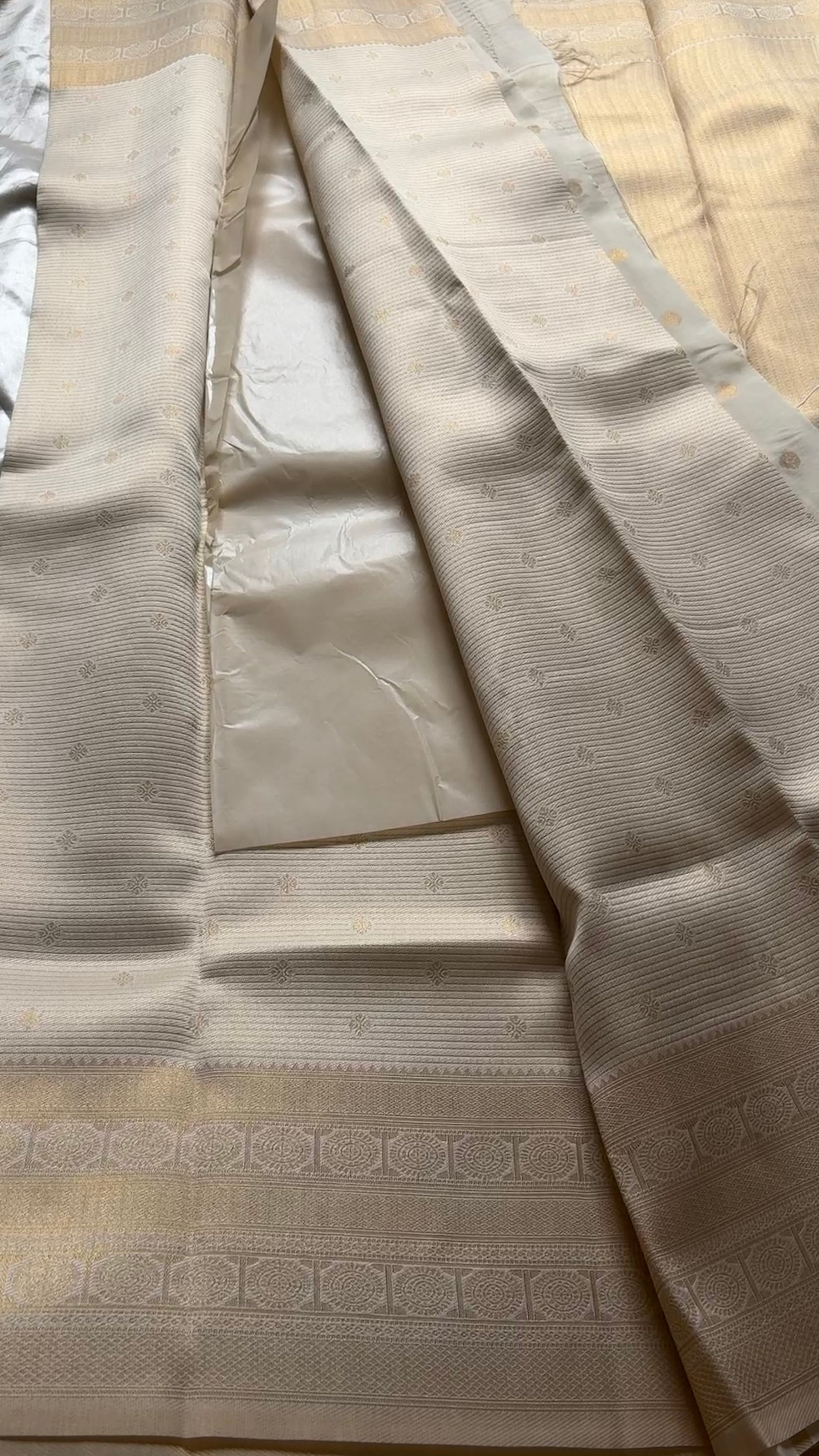 Semi brocade soft Silk kr123