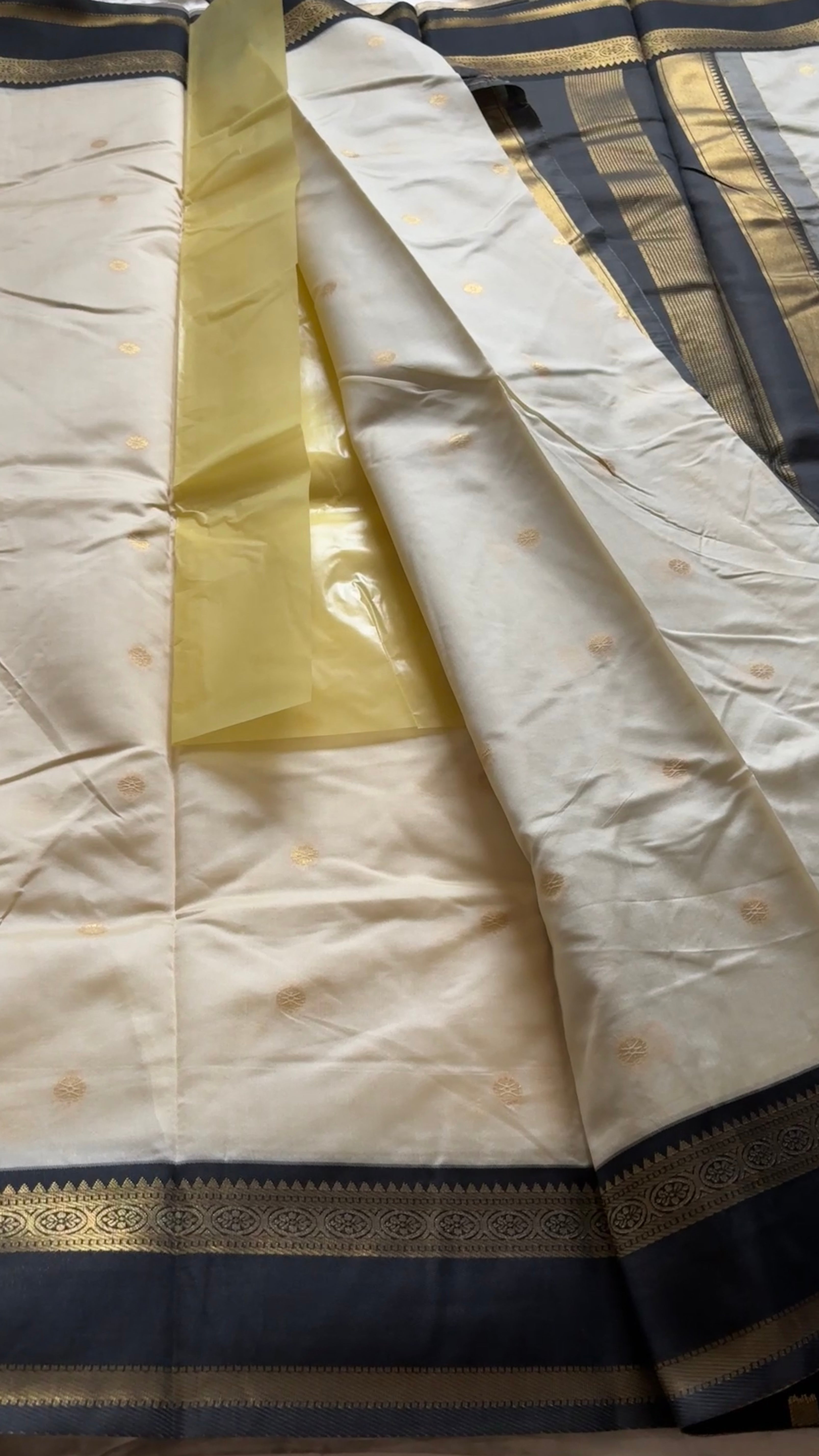 semi soft silk with retta patta border kr 32