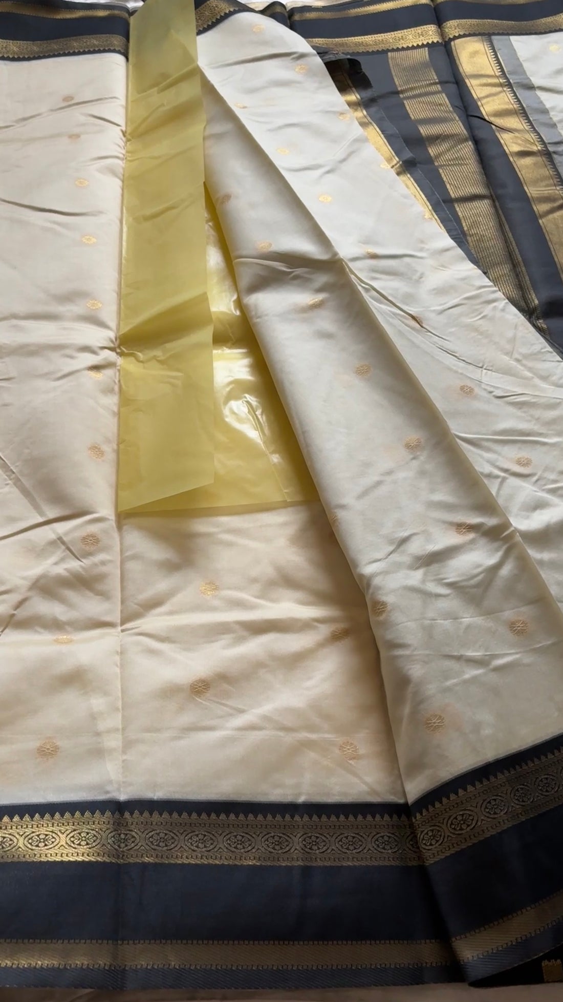 semi soft silk with retta patta border kr 32
