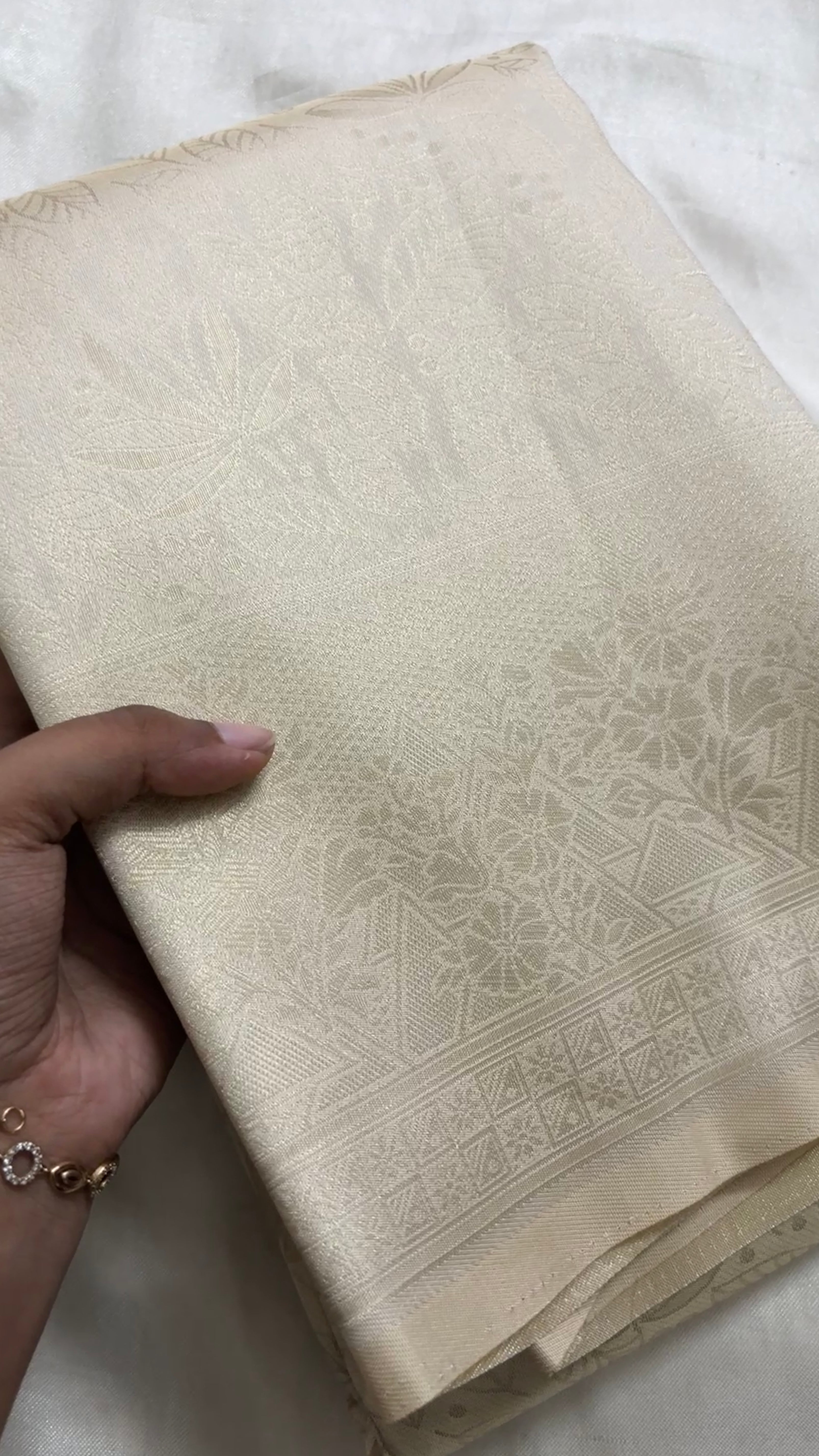 Satin soft silk kr140
