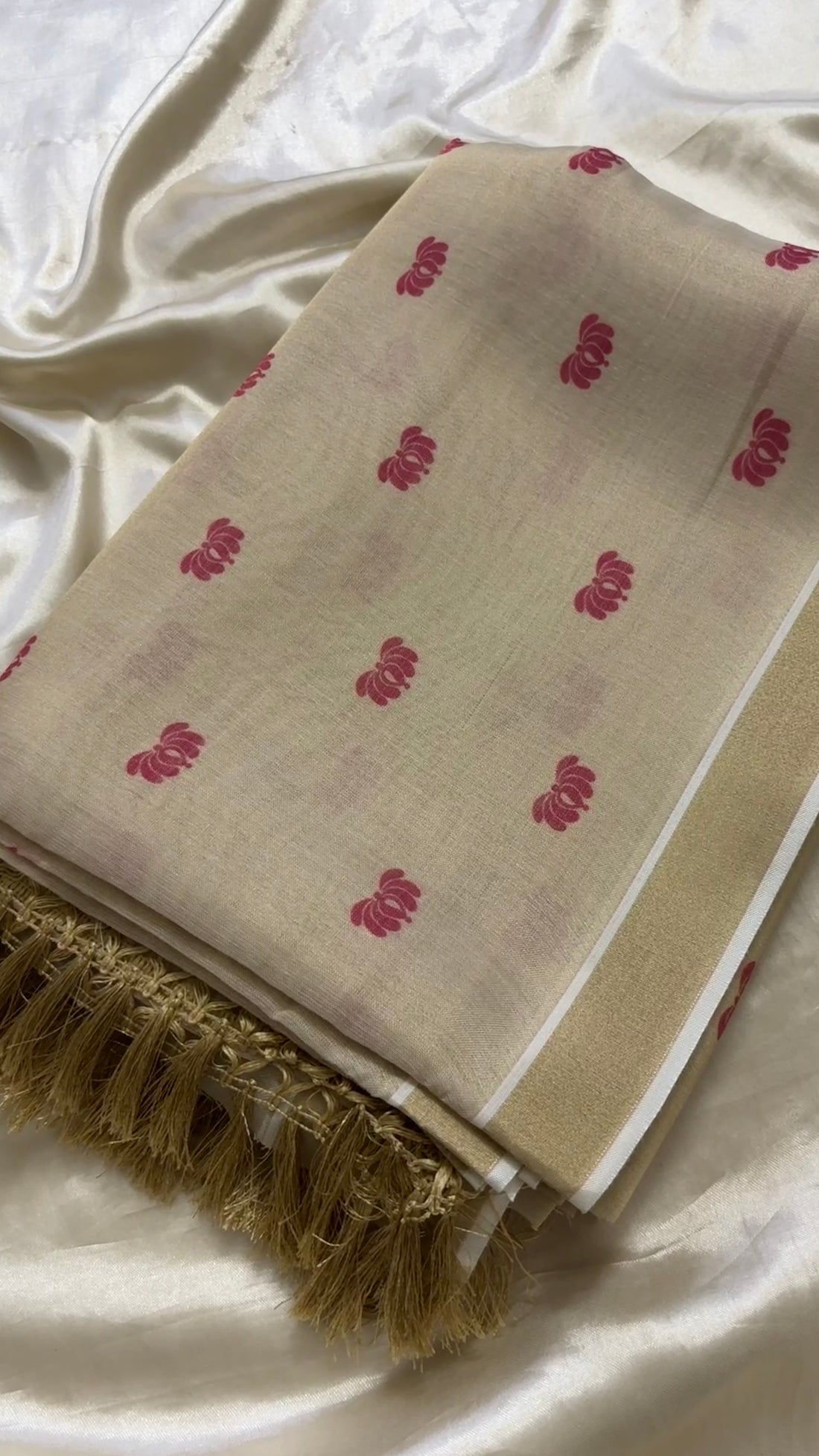 Soft cotton tissue mix lotus motif saree Kr65