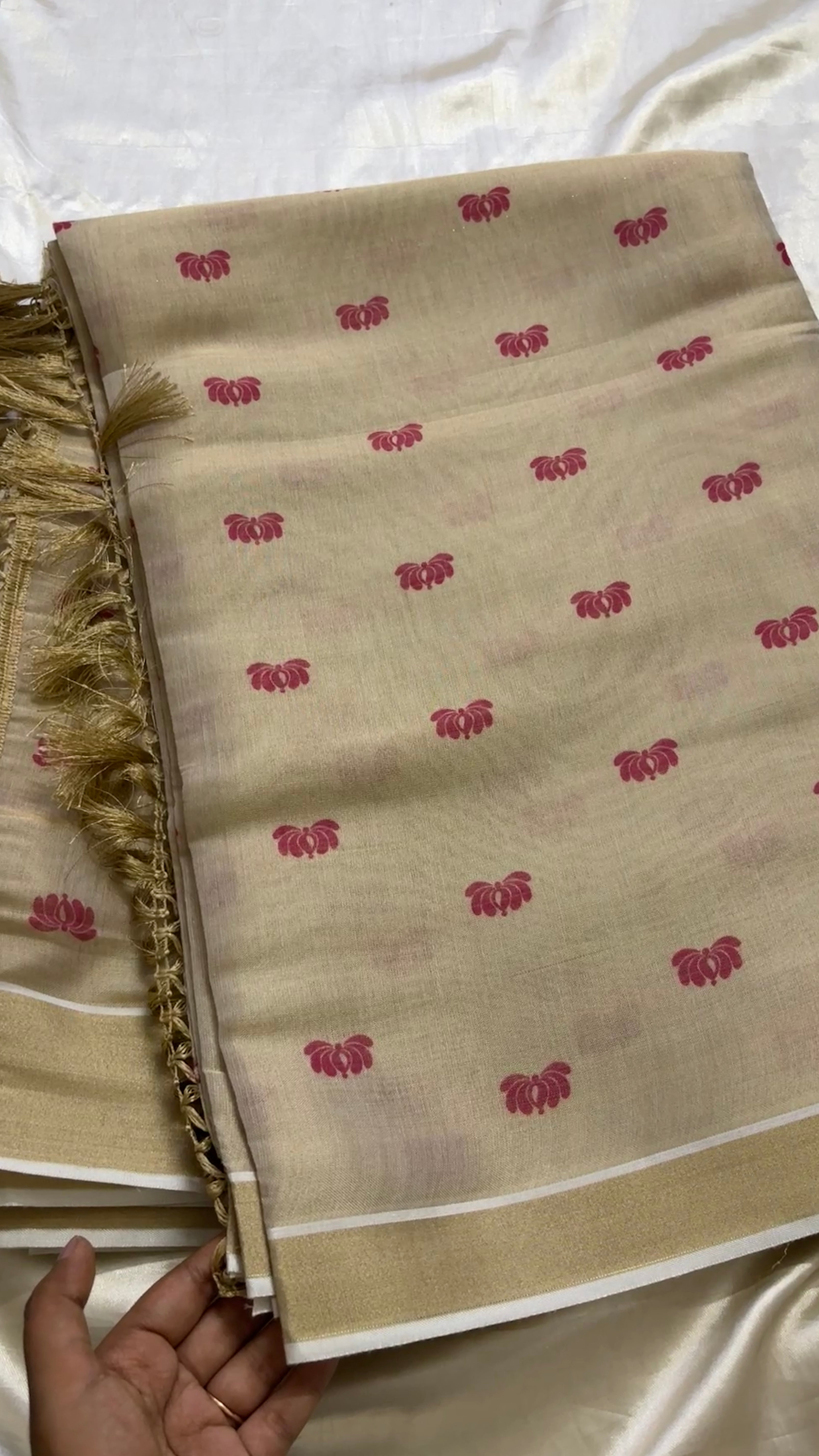 Soft cotton tissue mix lotus motif saree Kr65