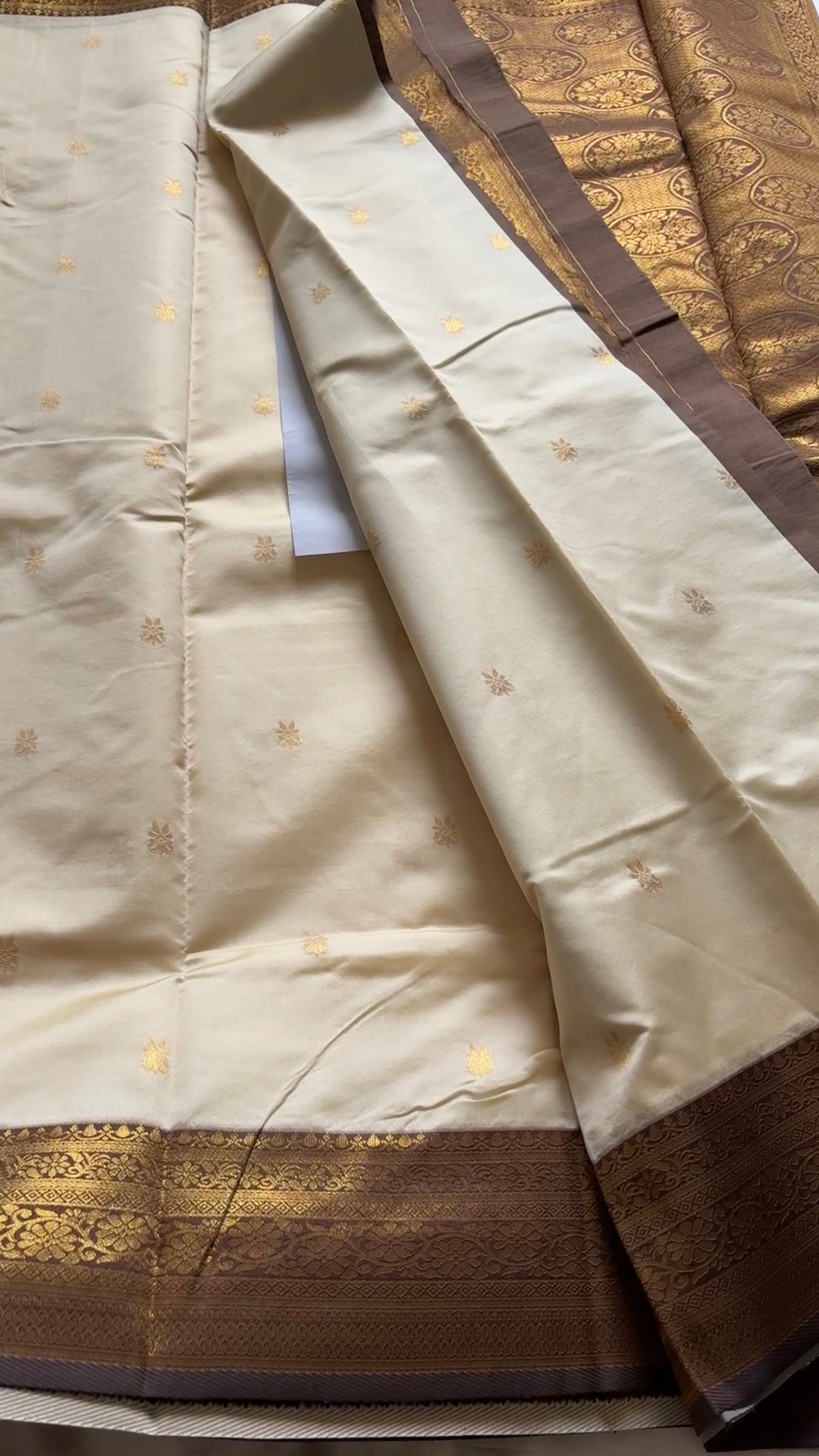 semi soft silk with Kanchi borders kR 72